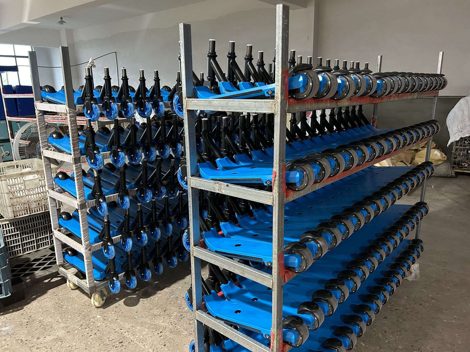 跨境儿童代步电动滑板车 4-6岁便携折叠三轮电动助力溜溜车批发详情4