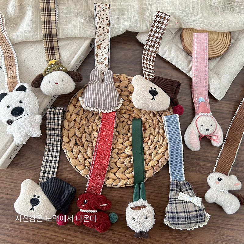 A new Korean fabric cotton-filled bear pendant, a cute and soft three-dimensional animal keychain for children, and a versatile accessory pic 2