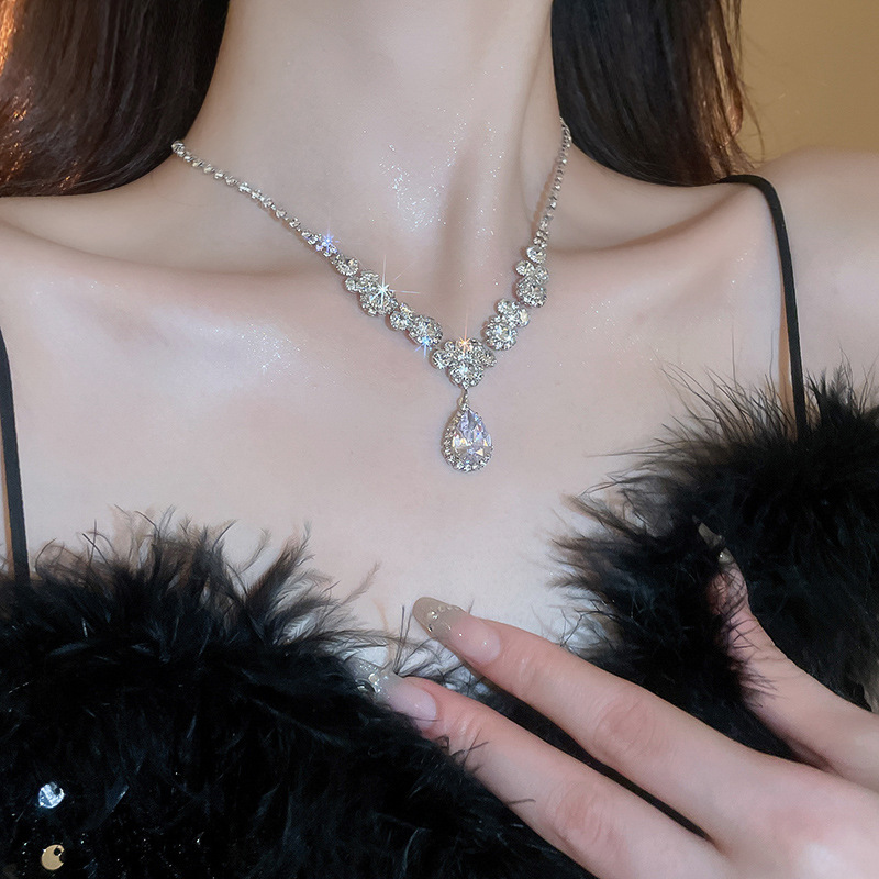 European and American cross-border water drop diamond-encrusted stud necklace, light luxury style fashion pendant, collarbone chain, internet-famous high-end accessory for women pic 23