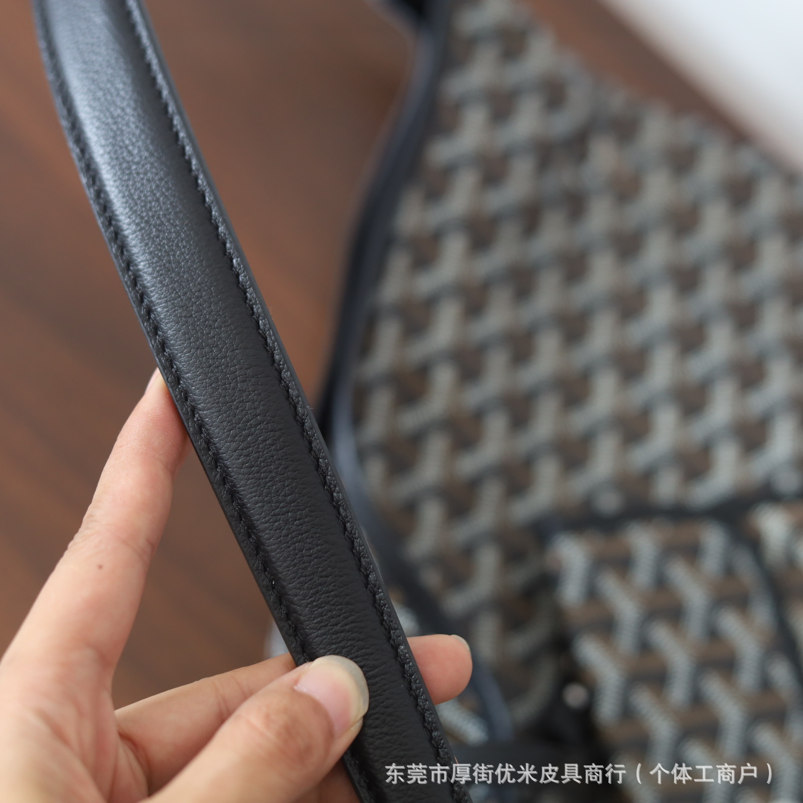 优米皮具商行  进口头层荔枝纹牛皮hobo腋下包子母包详情6