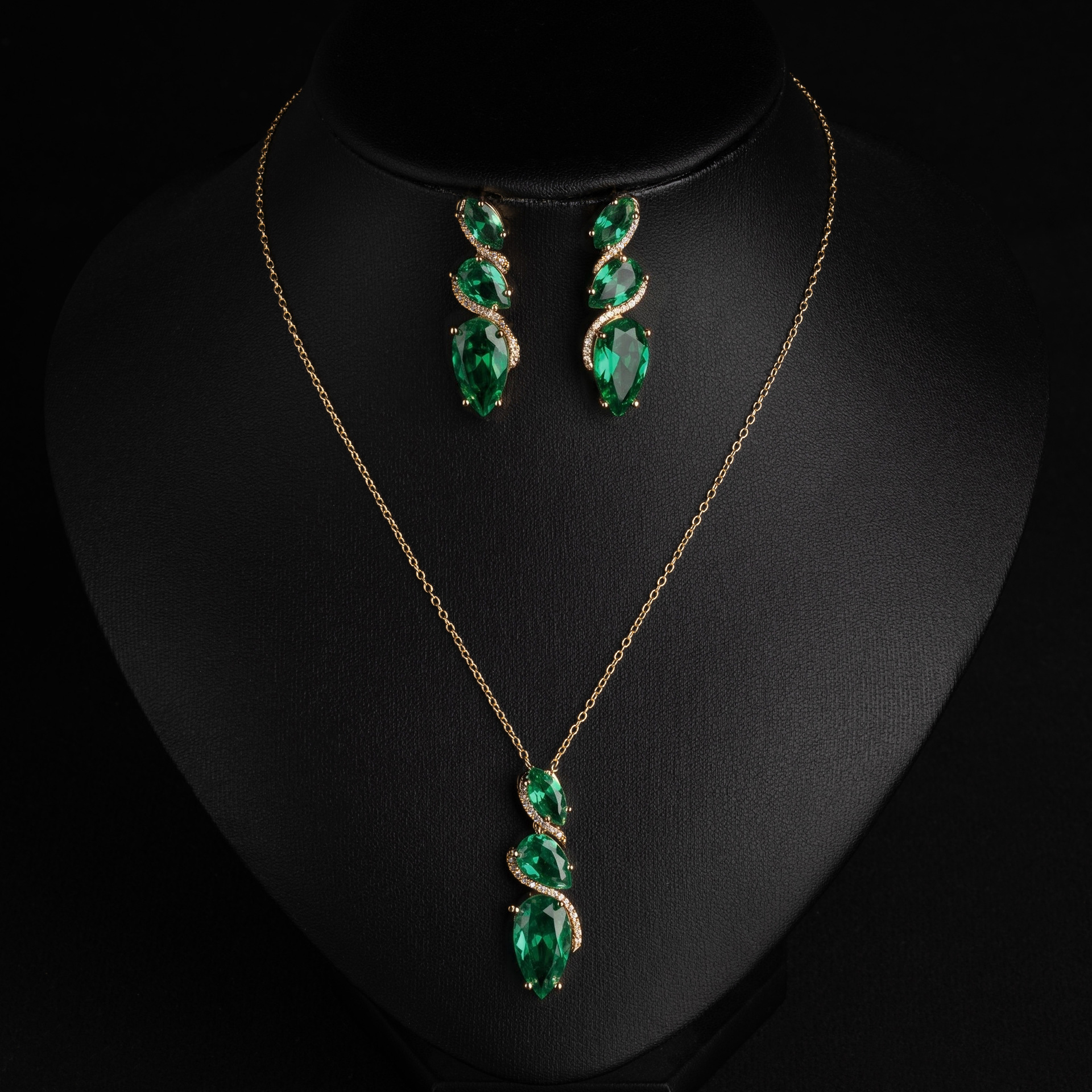 Light luxury style diamond-encrusted heart-shaped pendant pearl necklace, exquisite and fashionable, versatile sweater chain design sense, niche necklace for women LJT6136, Getisa jewelry, banquet dress accessories wholesale pic 3