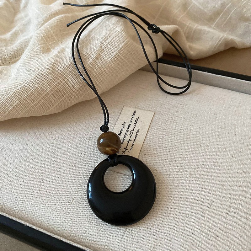 Maillard retro necklace for women, a new and niche Korean-style sweater chain, a fashionable autumn and winter versatile and high-end necklace for wholesale pic 7