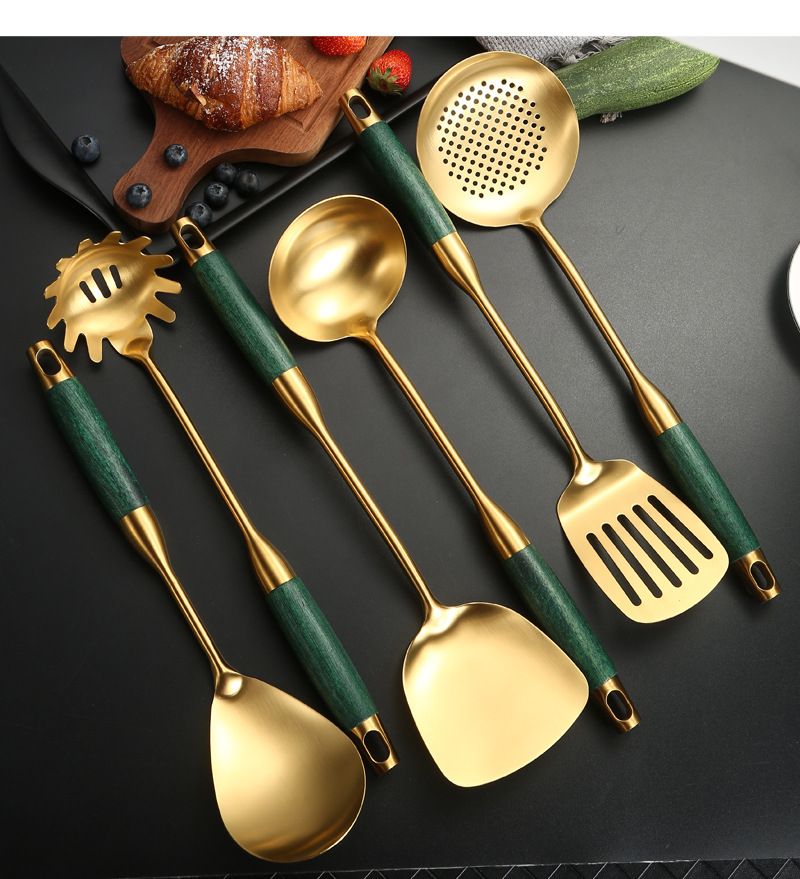 跨境新款金色烹饪锅铲汤勺大漏面捞煎铲饭勺不锈钢木柄厨具六件套详情11