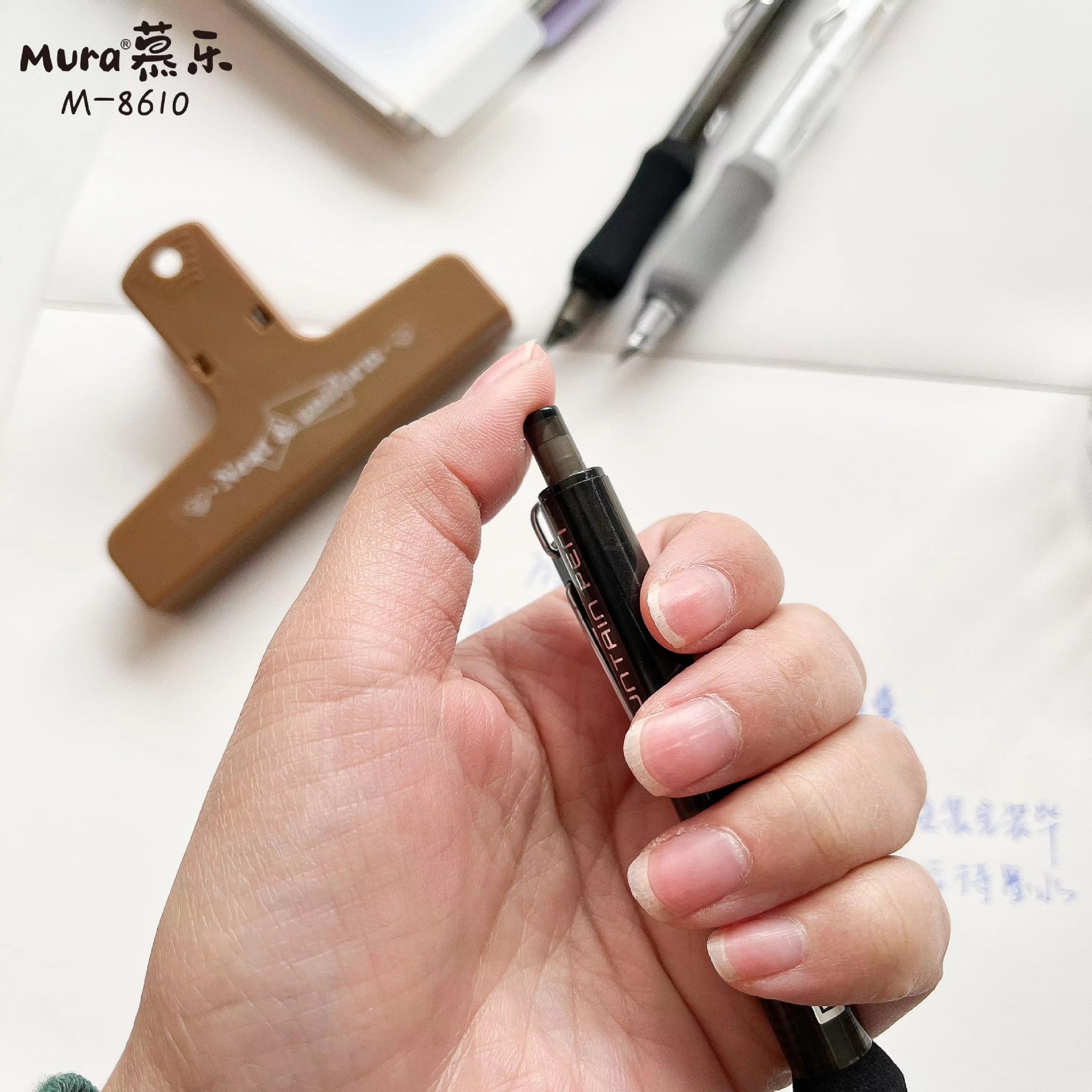 慕乐8610云握按动式钢笔高颜值简约款学生书写不伤手海绵笔握钢笔详情4