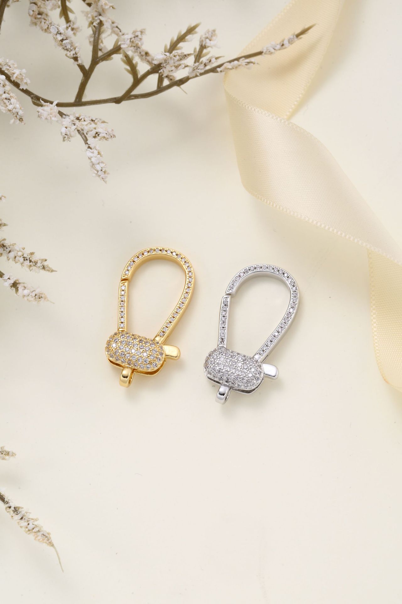 High-quality diamond-encrusted, high-grade brass cast special-shaped lobster pendant, necklace pendant, clothing pendant, 18K color retention pic 2