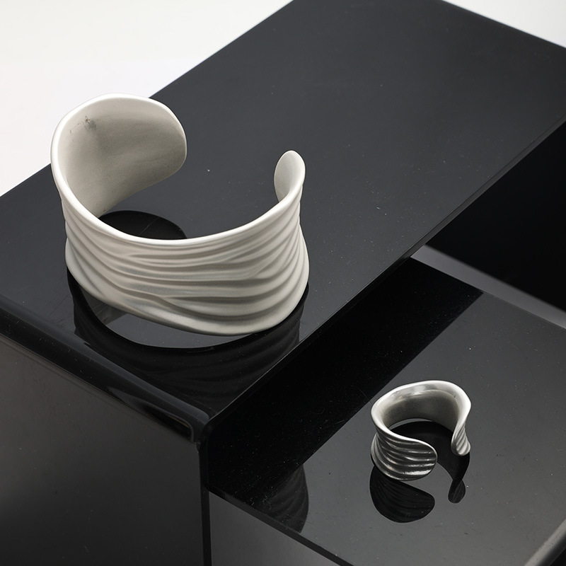 秋冬新款肌理叶脉开口手镯戒指女小众设计高级感宽版纹理指戒手环详情4