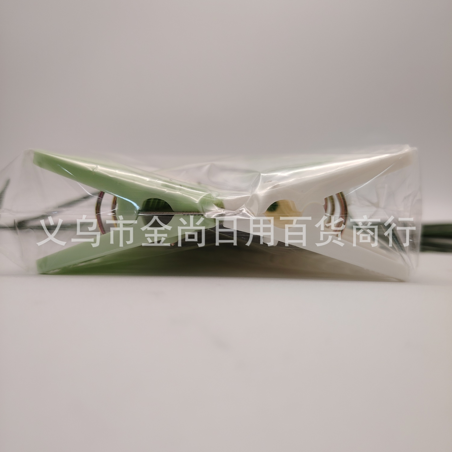 Factory direct sales of strong windproof clips, two-color mixed drying clips, plastic clothes drying clips, anti-slip small clips, retail and wholesale pic 6