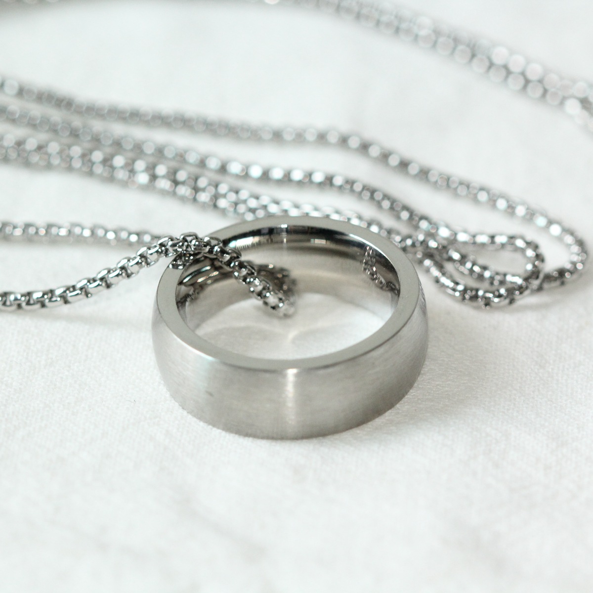 Aliexpress Shein Classic versatile sweater chain, pearl chain, plain ring pendant, a must-have stainless steel necklace for trendy men pic 6