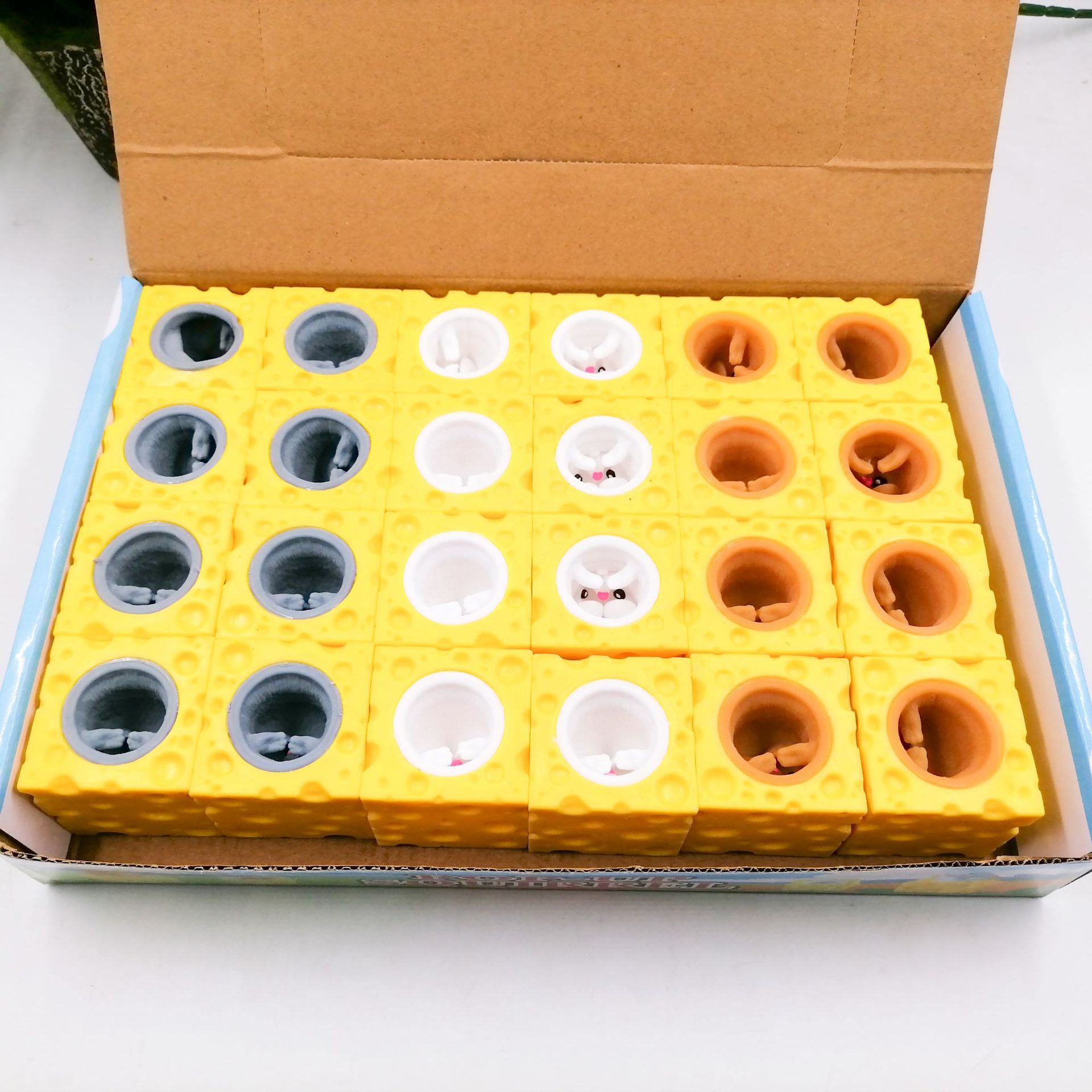 创意奶酪老鼠捏捏乐减压玩具可爱挤压发泄松鼠杯现货批发新奇特玩具详情5