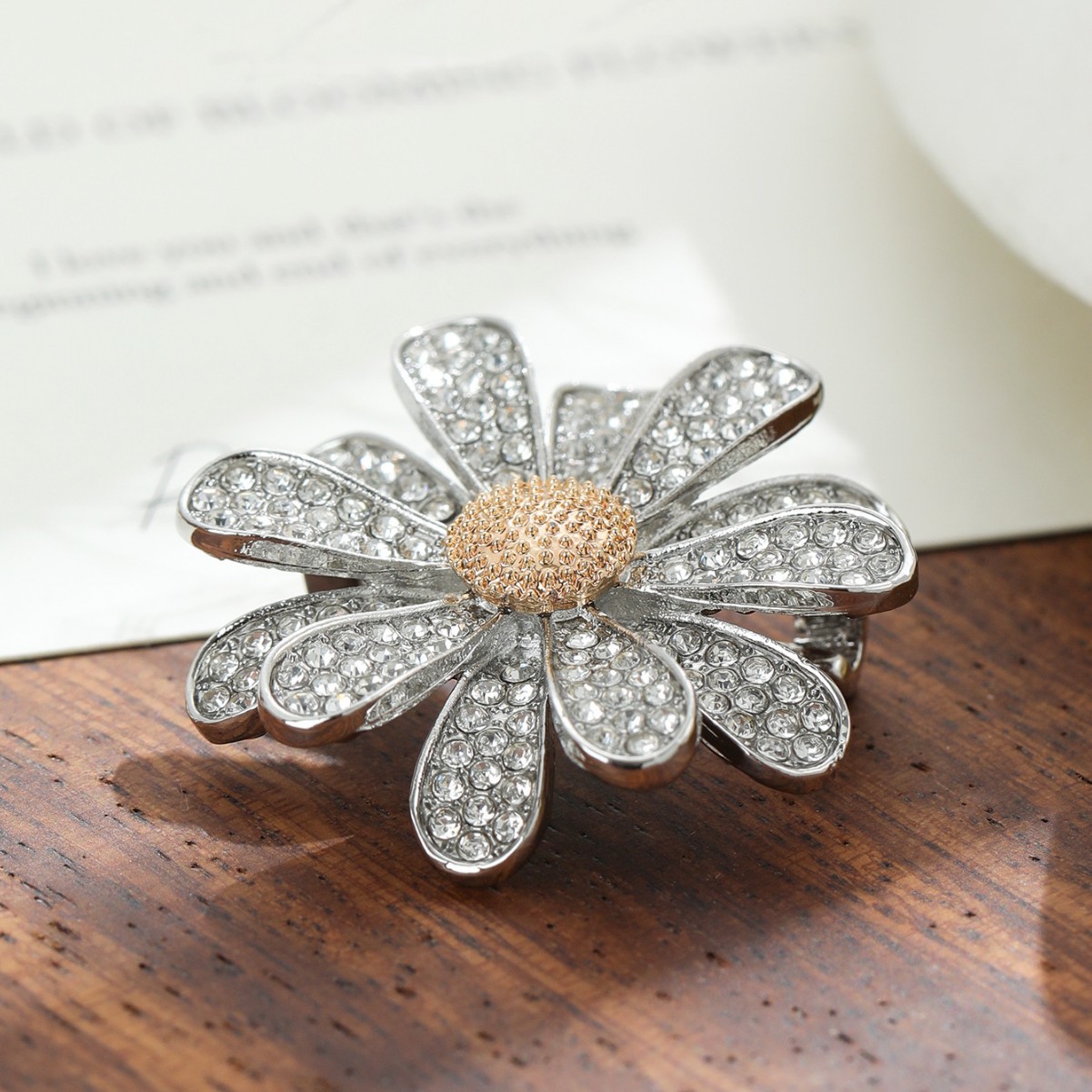 欧美个性雏菊满钻胸针 时尚优雅别针创意西装胸花 衬衫配饰防走光扣 饰品衣饰胸花详情3