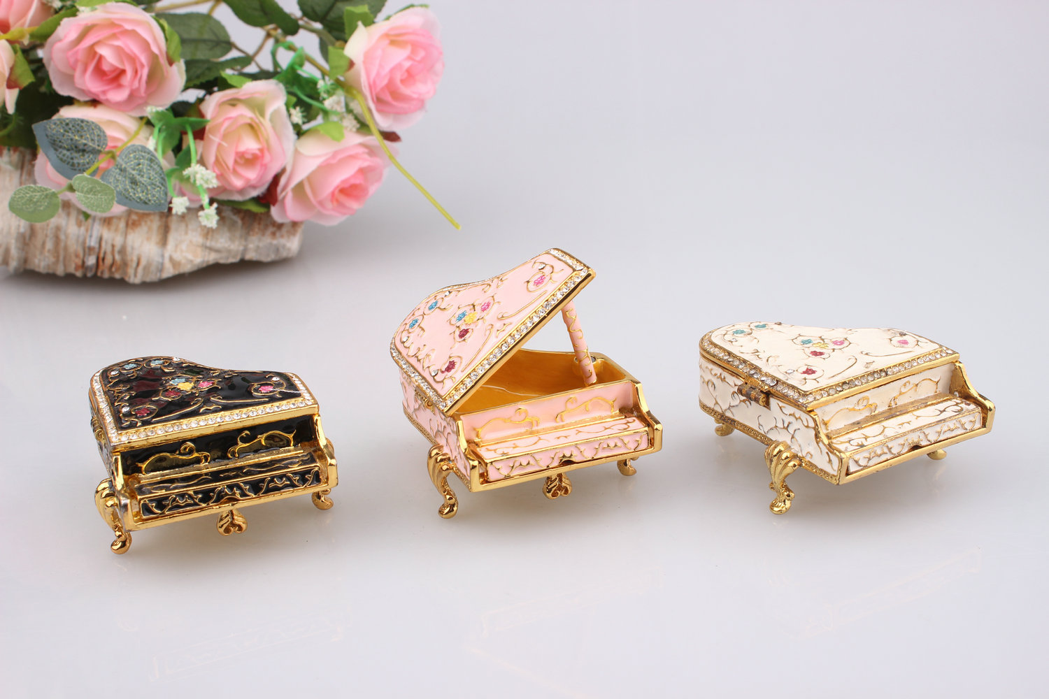 Metal enamel painted and diamond-encrusted piano small ornaments for sale, wholesale of small gifts, creative home desktop, light luxury decoration pic 16
