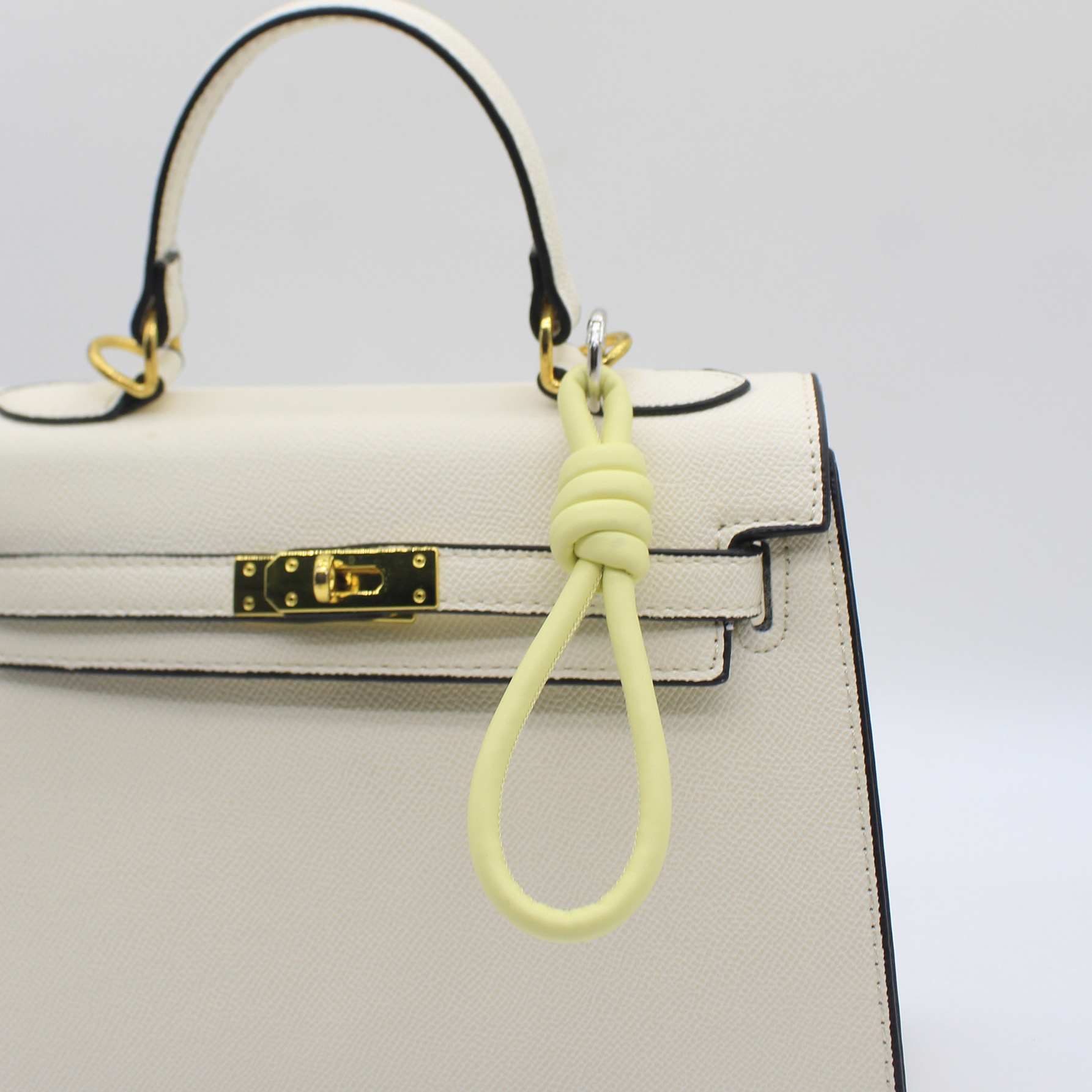 新款简约高级小红书diyPU皮质编织挂件手腕绳钥匙扣包包挂件批发详情3