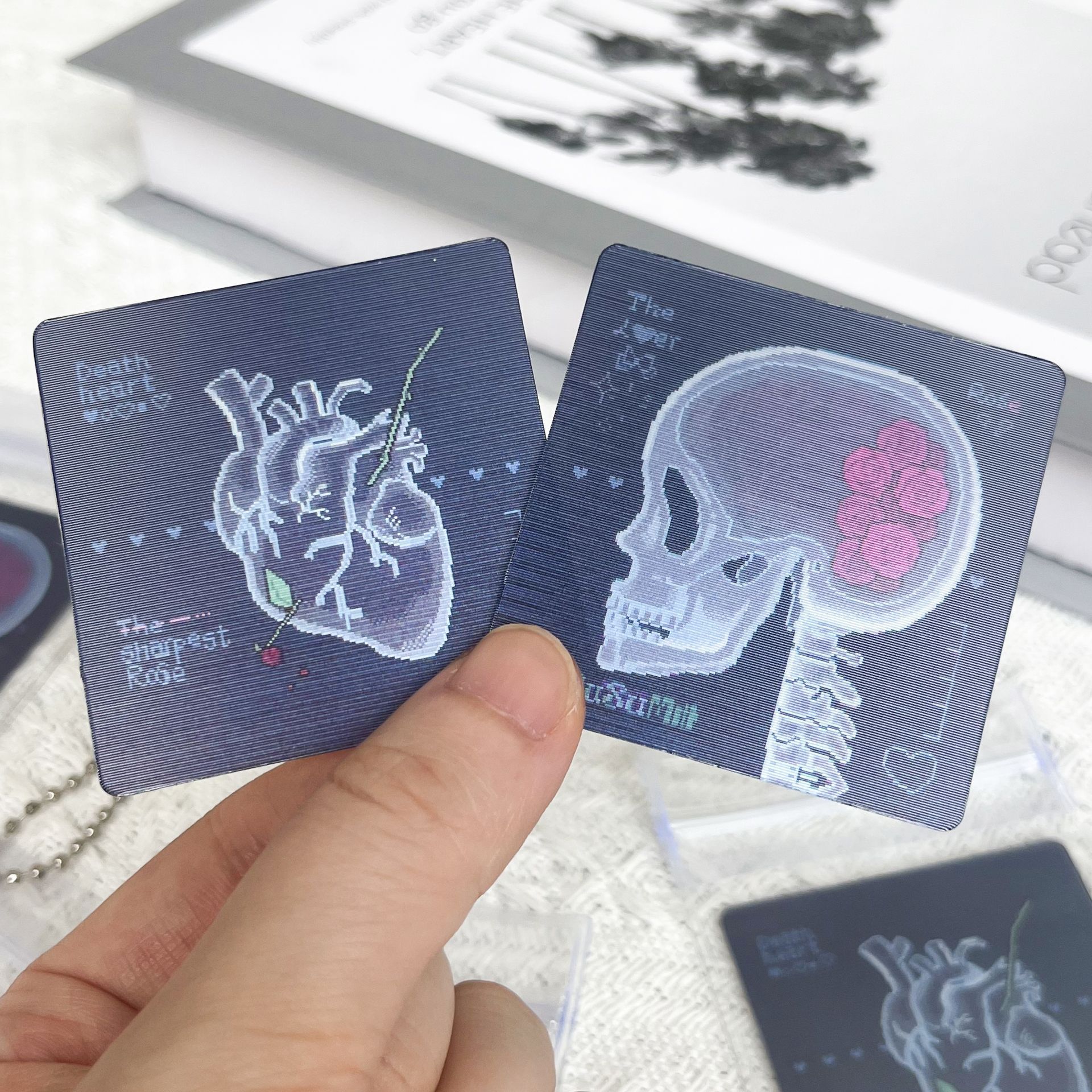 蔷薇骷髅光栅卡蔷薇像素风仿CT复古胶片多变光栅卡情侣礼物挂件详情8