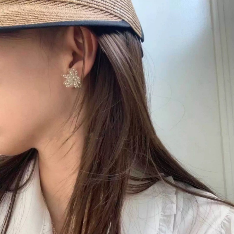 ins韩国小众银色串珠耳钉女925银针设计透明球球珍珠编织花朵耳环详情1