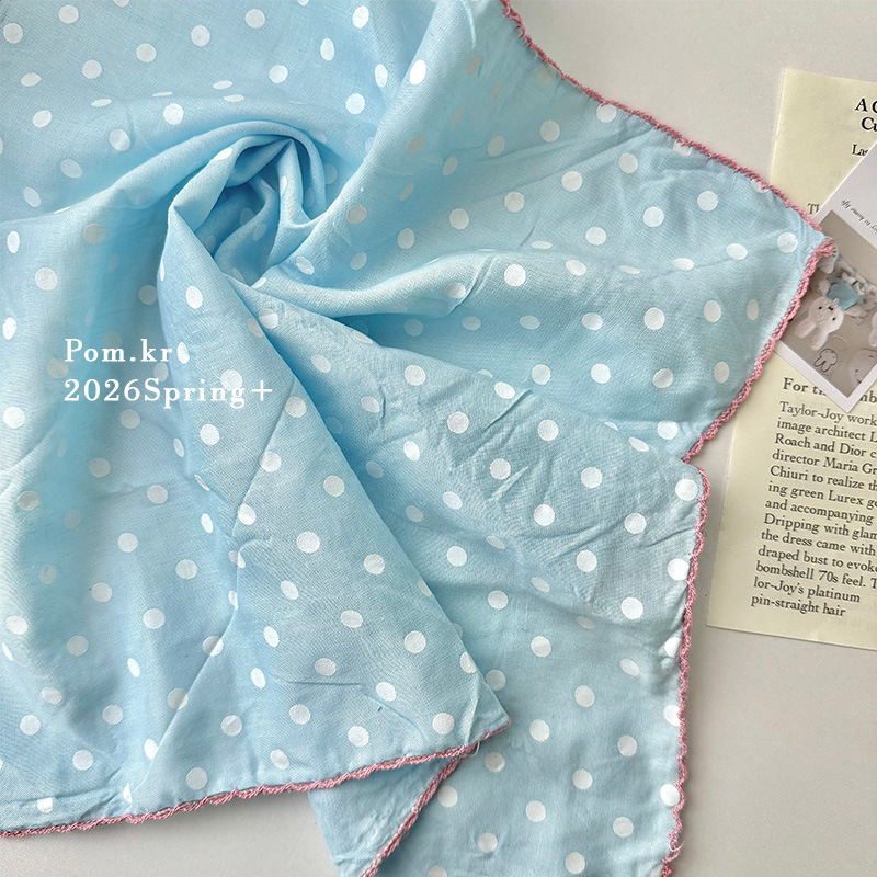 The new spring polka dot printed silk scarf is sweet and versatile. It is a neckband accessory that exudes a sense of elegance and sophistication for young girls. It is a thin and niche square scarf for women pic 8
