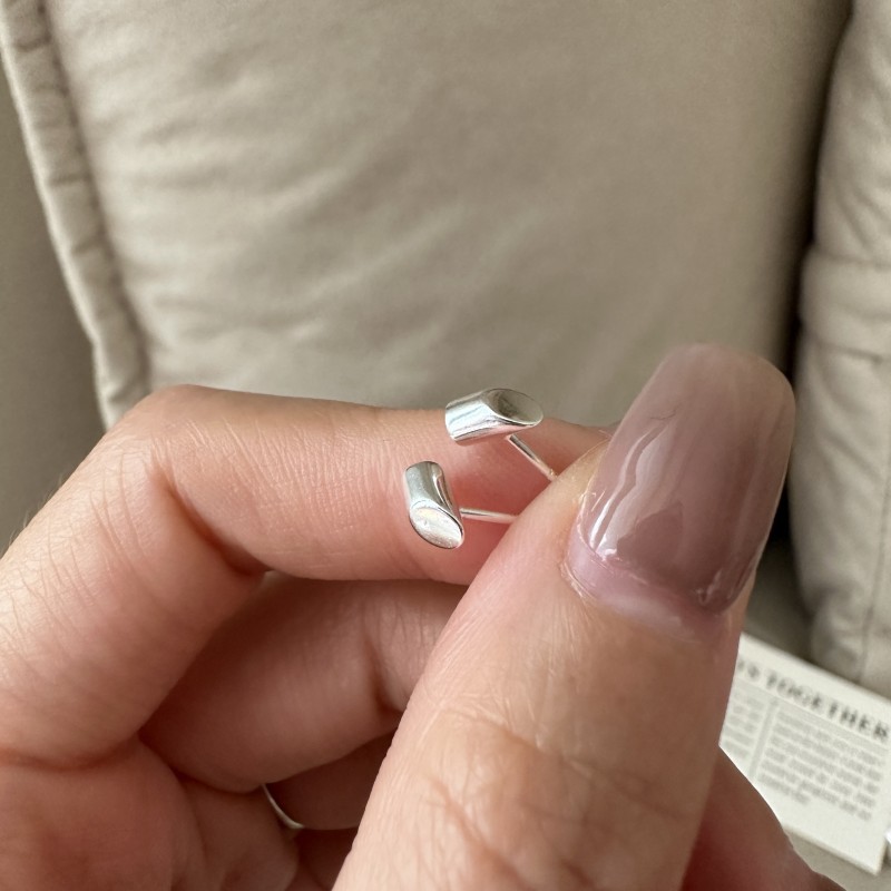 S925纯银韩版基础款小耳钉韩国风简约款通勤搭配养耳洞耳环批发详情7