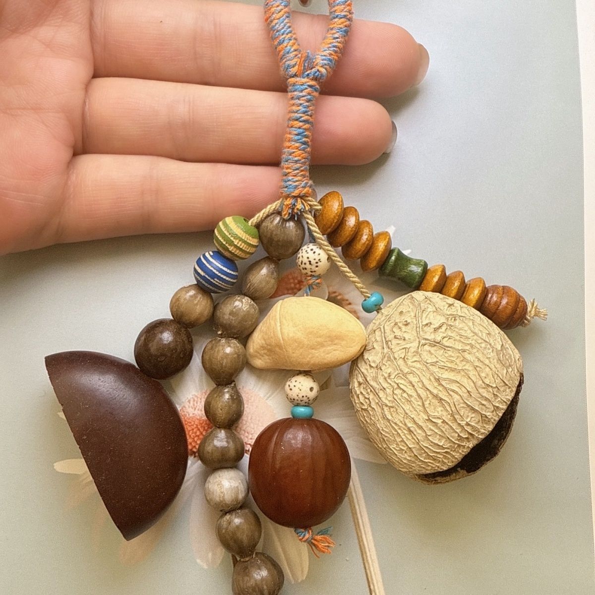 Indonesian large acorn shell handcrafted fruit shell wind chime hanging, healing Maillard brown high-end keychain pic 3