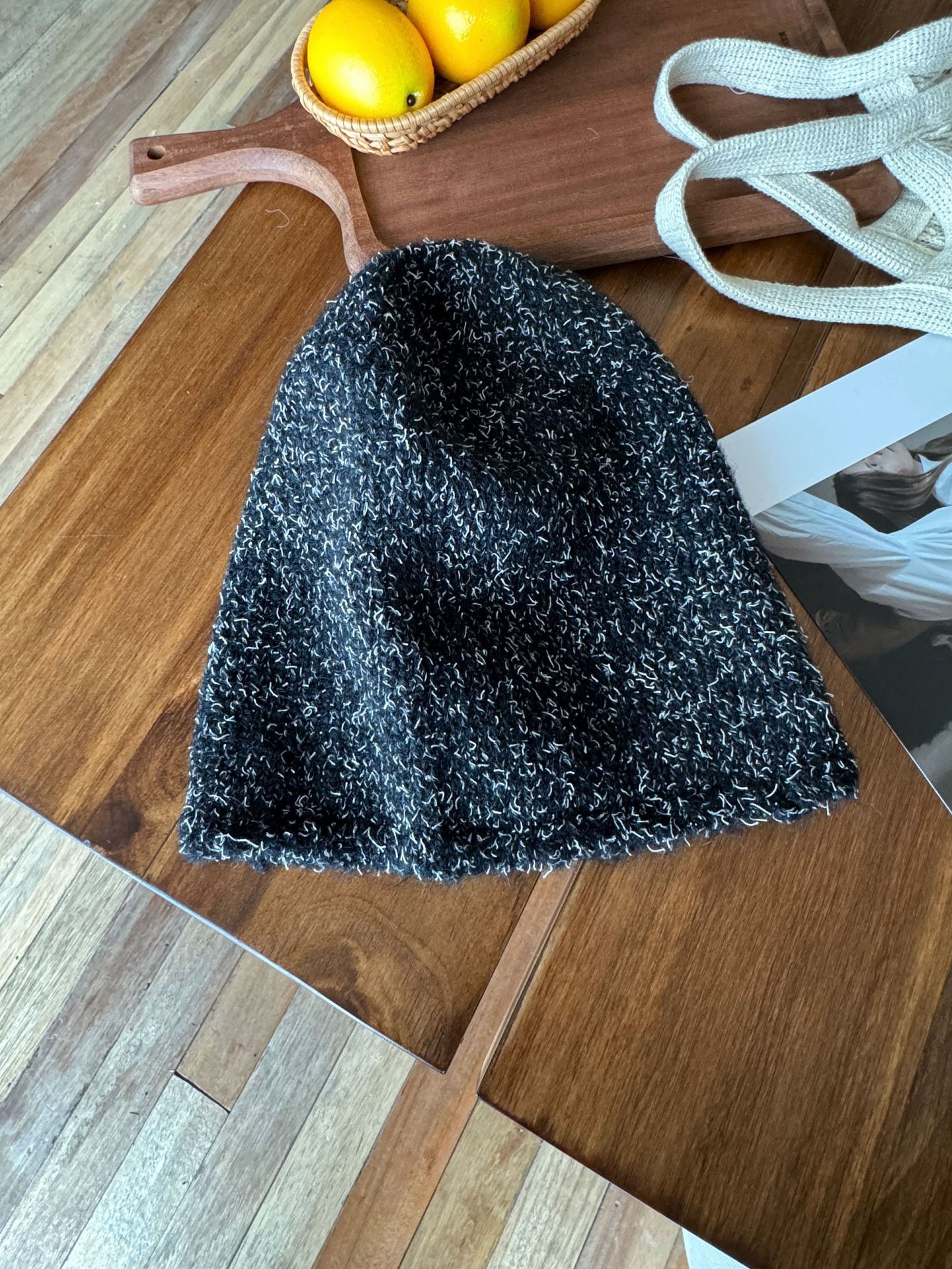 The star-style cold hat for autumn and winter, the chanel-style knitted hat, is fashionable and versatile, and can show off your face. The small bun hat is trendy and sweet pic 1