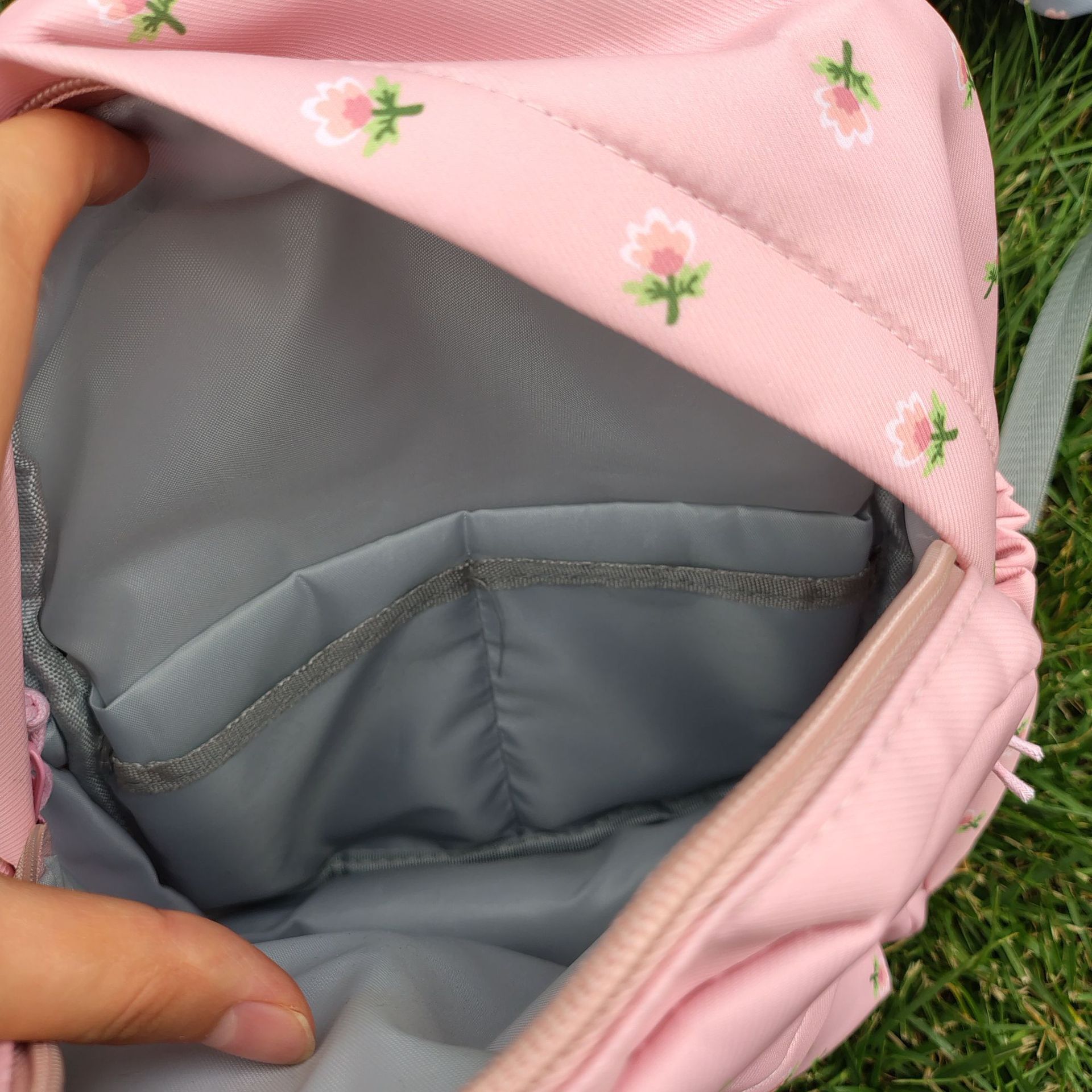 Small 2025 cross-border new style high appearance level artistic and casual primary school schoolbag, commuting and shopping small backpack pic 40
