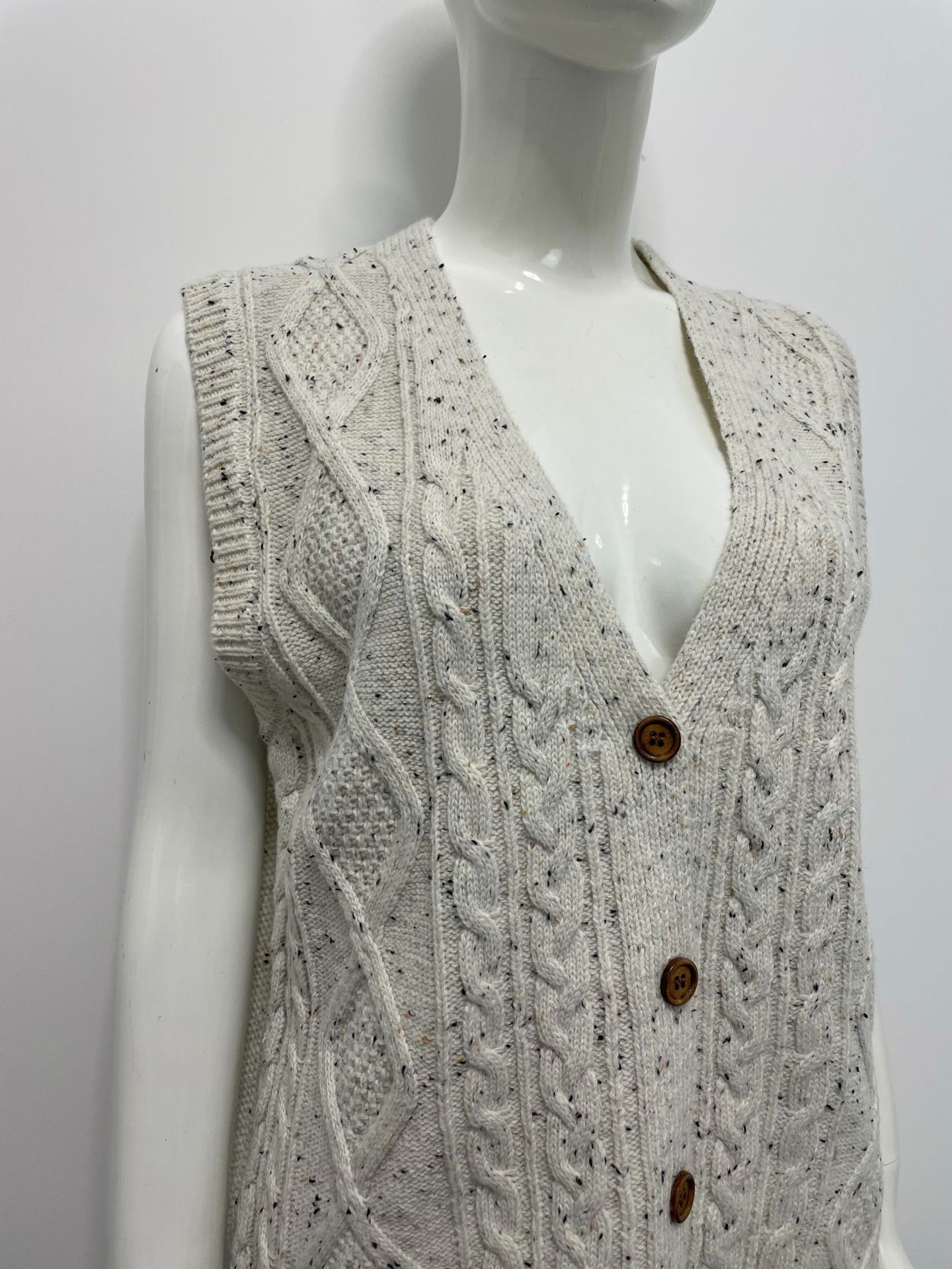 The new loose sleeveless layering sweater cardigan trend for women in the retro multicolor tweed vest of autumn and winter pic 16
