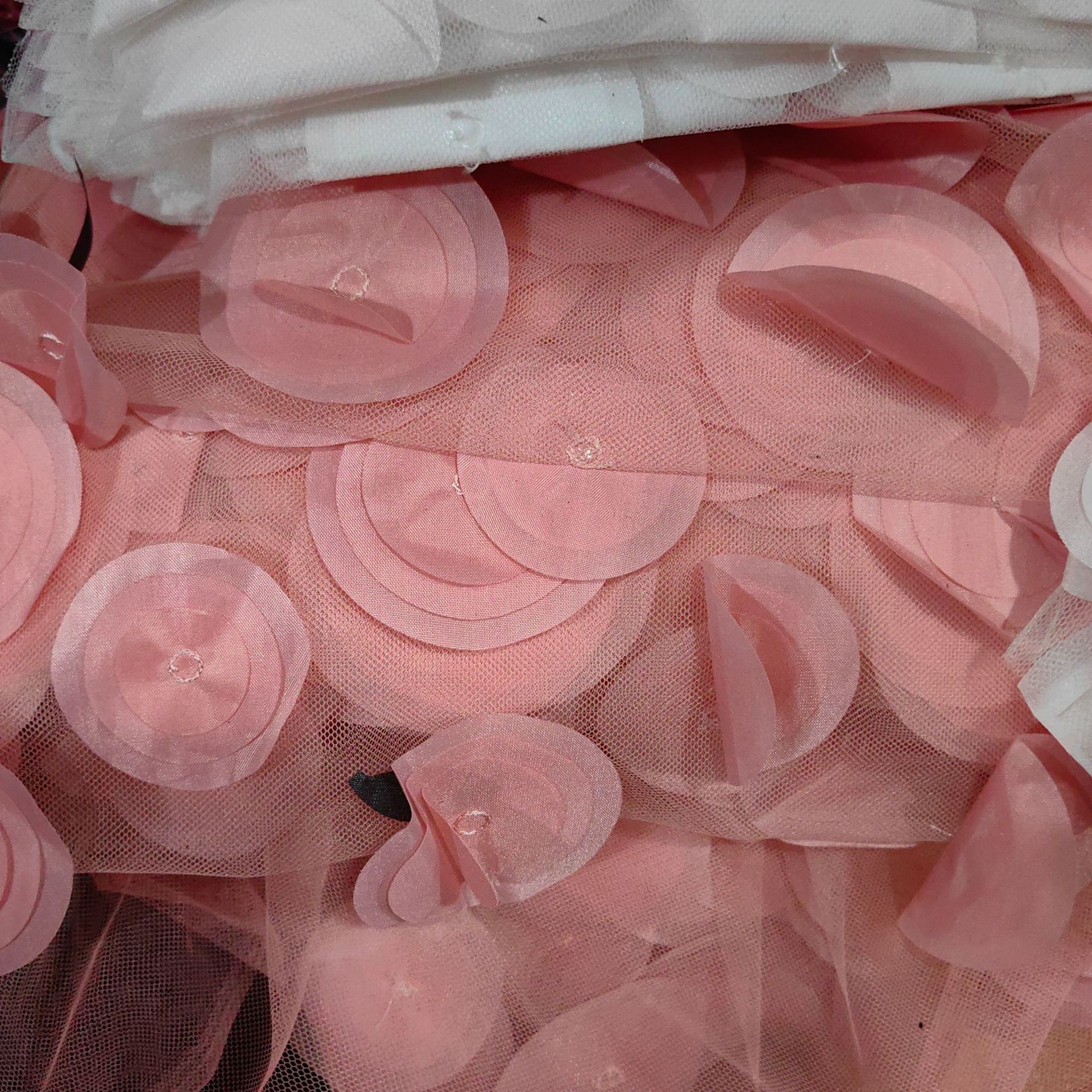 欧洲站激光立体刺绣面料多色网纱圆圈绣花布时尚女装连衣裙面料详情35