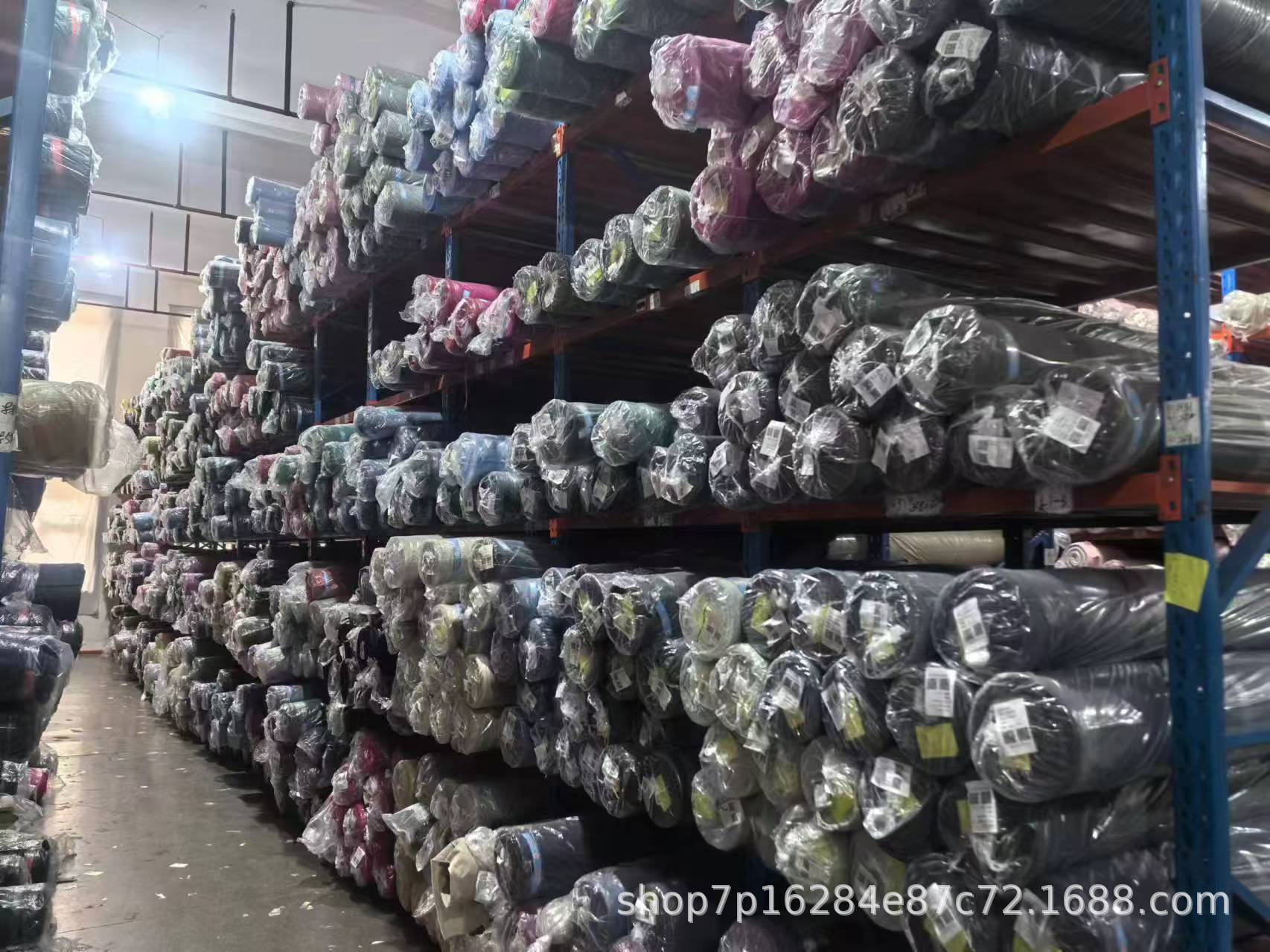 涤纶绒感春亚纺防水面料棉服外套羽绒服帽子箱包帽子手套布料热销详情18