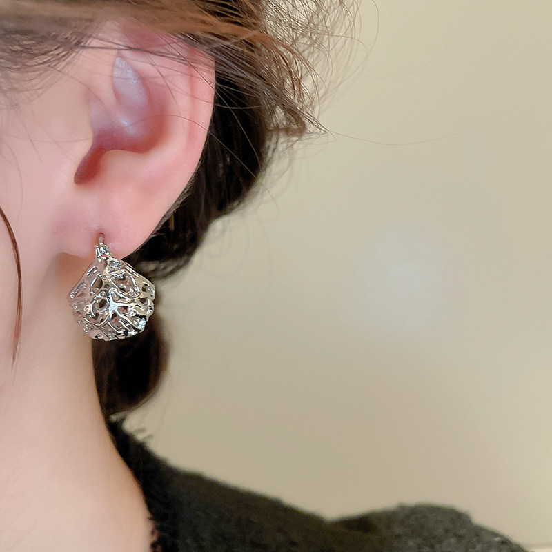 银针跨境高级感银色几何圆珠爱心耳钉小众个性耳环冷淡风耳饰批发详情7