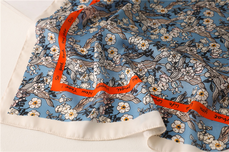 A 70cm small square scarf with Chinese trend printed patterns for women, fashionable clothing matching. The small silk scarf is an elegant autumn and winter scarf with flowers pic 17
