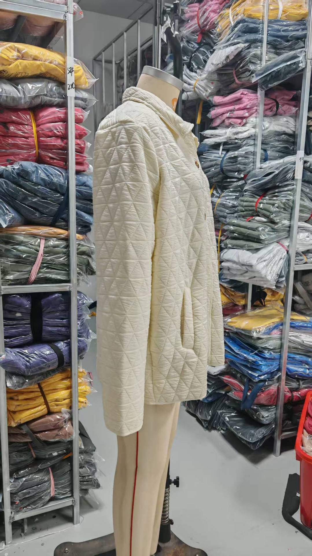 Cross-border cross-border foreign trade wholesale 2025 autumn/Winter new style European and American style quilted thread decorated simple solid color round neck loose cotton-padded jacket pic 4