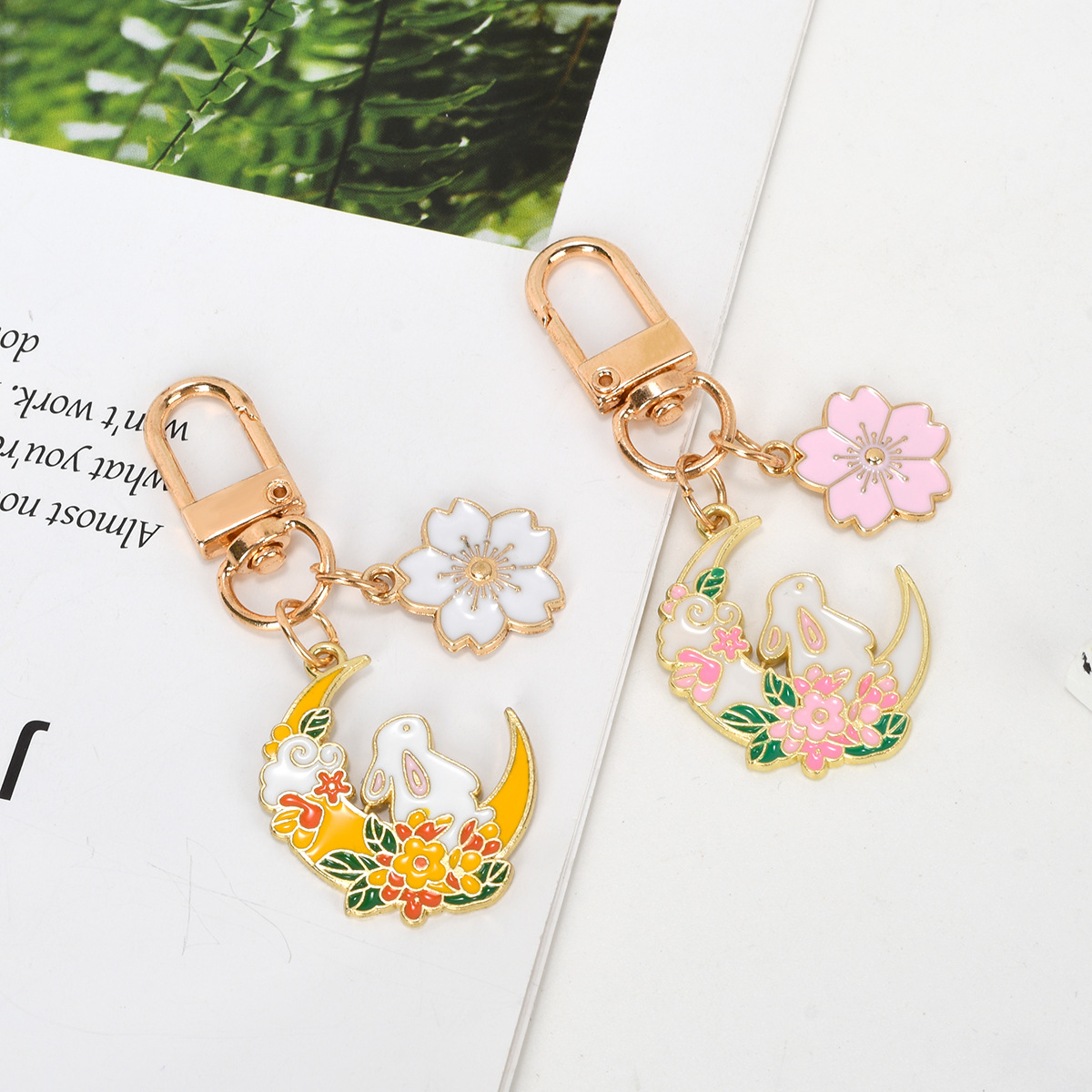 新品ins樱花可爱月亮兔粉色系金属钥匙扣情侣男女礼物小挂件批发详情5