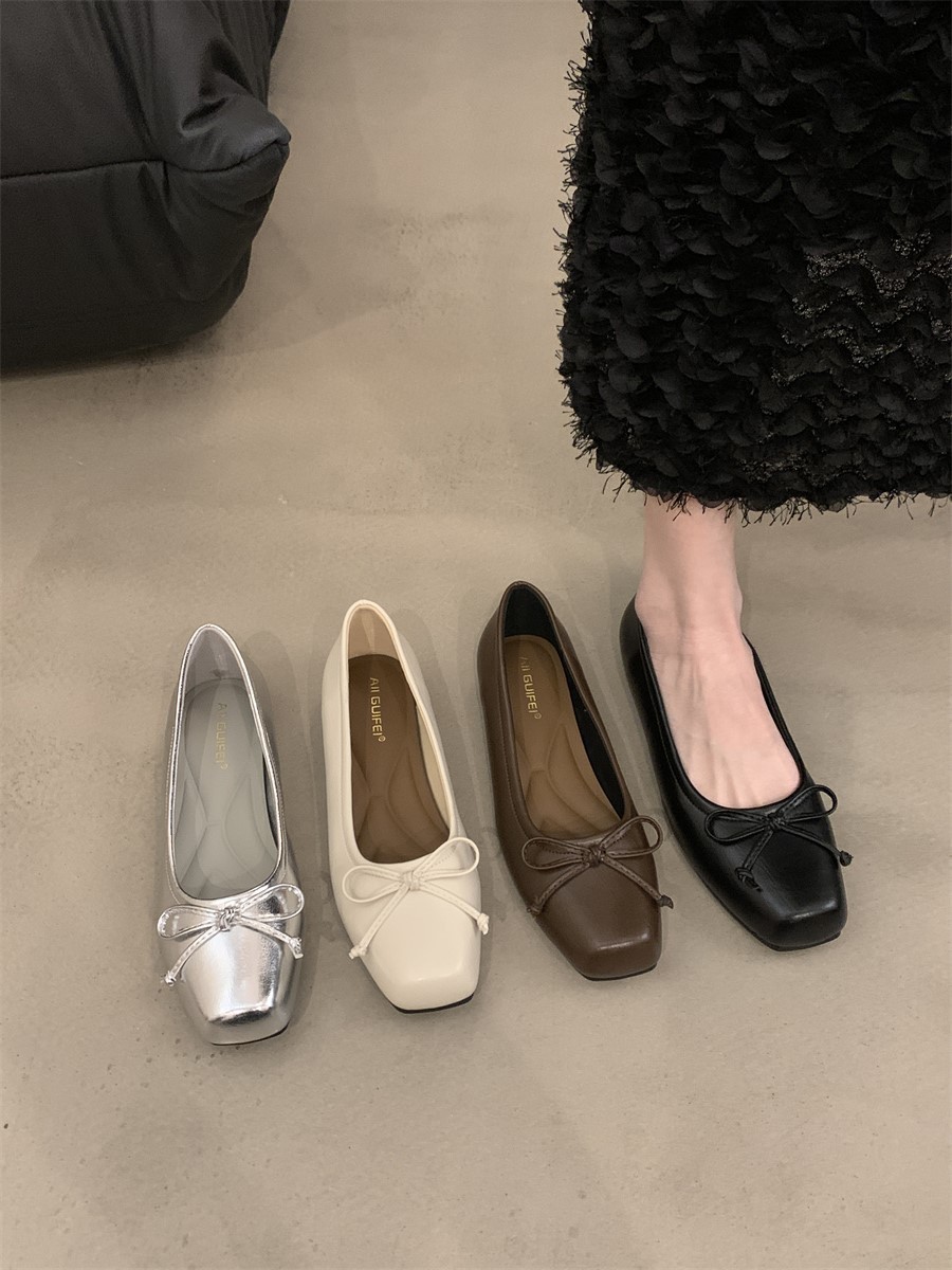 Silver single shoe with a shallow bow, a new French gentle evening style flat ladle for women in the spring of 2025 pic 1