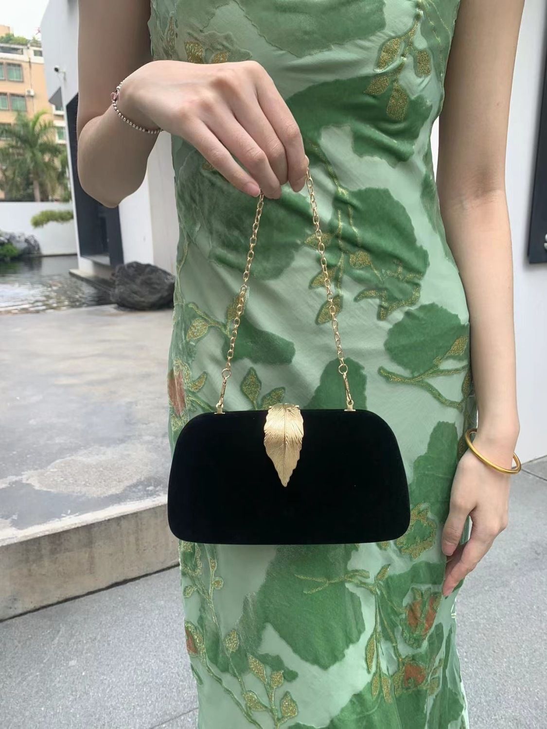 新款跨境外贸丝绒晚宴包闪钻女包旗袍包名媛手拿包绒面斜跨派对包详情6