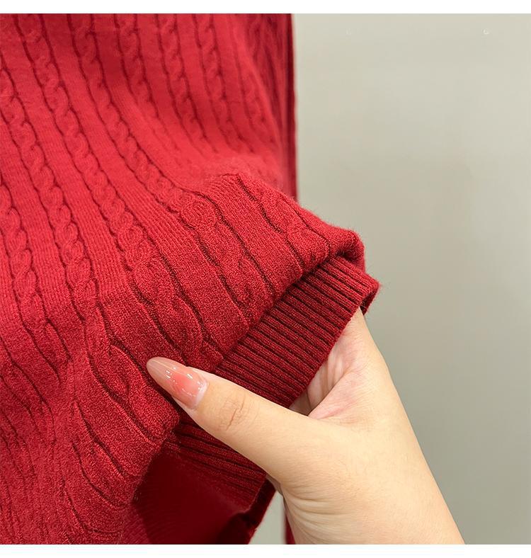 A loose embroidered knitted base layer for women can be paired with a new autumn and winter stylish long-sleeved white sweater with a twist pattern pic 27