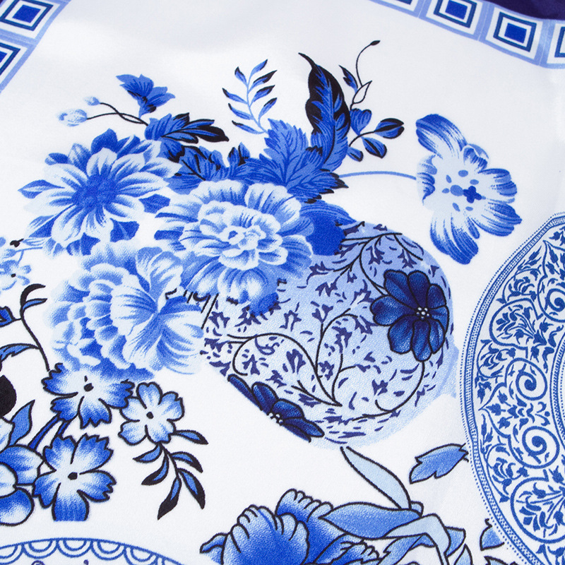 国潮90cm大方巾女士围巾 中国风青花瓷印花头巾缎面披肩色丁围巾批发详情10