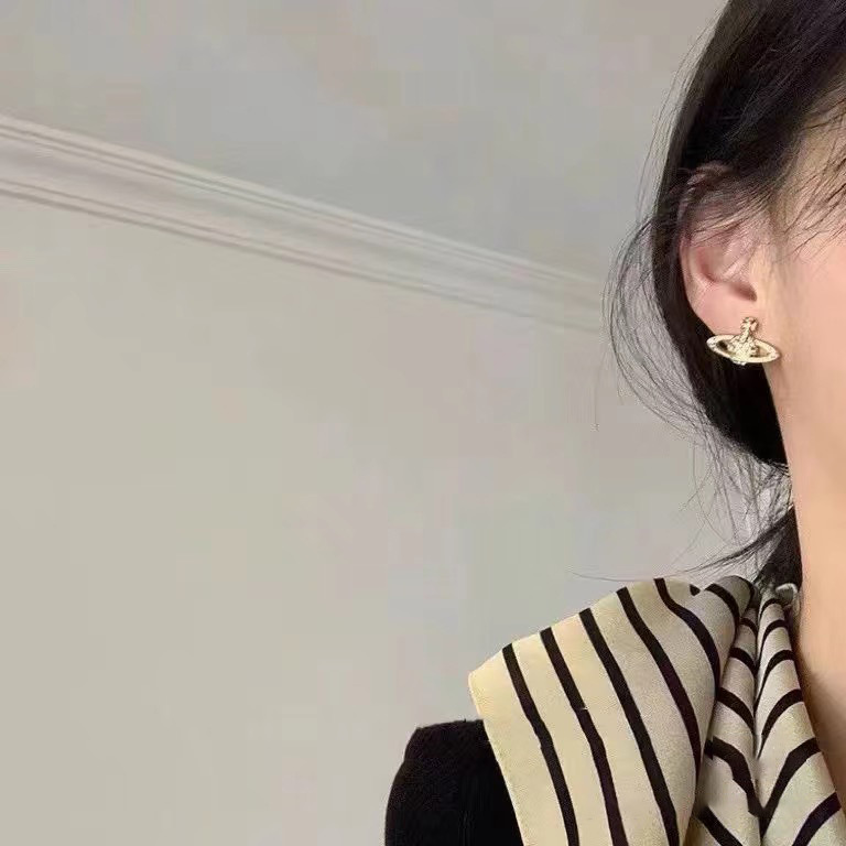 The classic full diamond Saturn stud earrings with finely set planet earrings of the Empress of the West, the same style as NANA pic 18