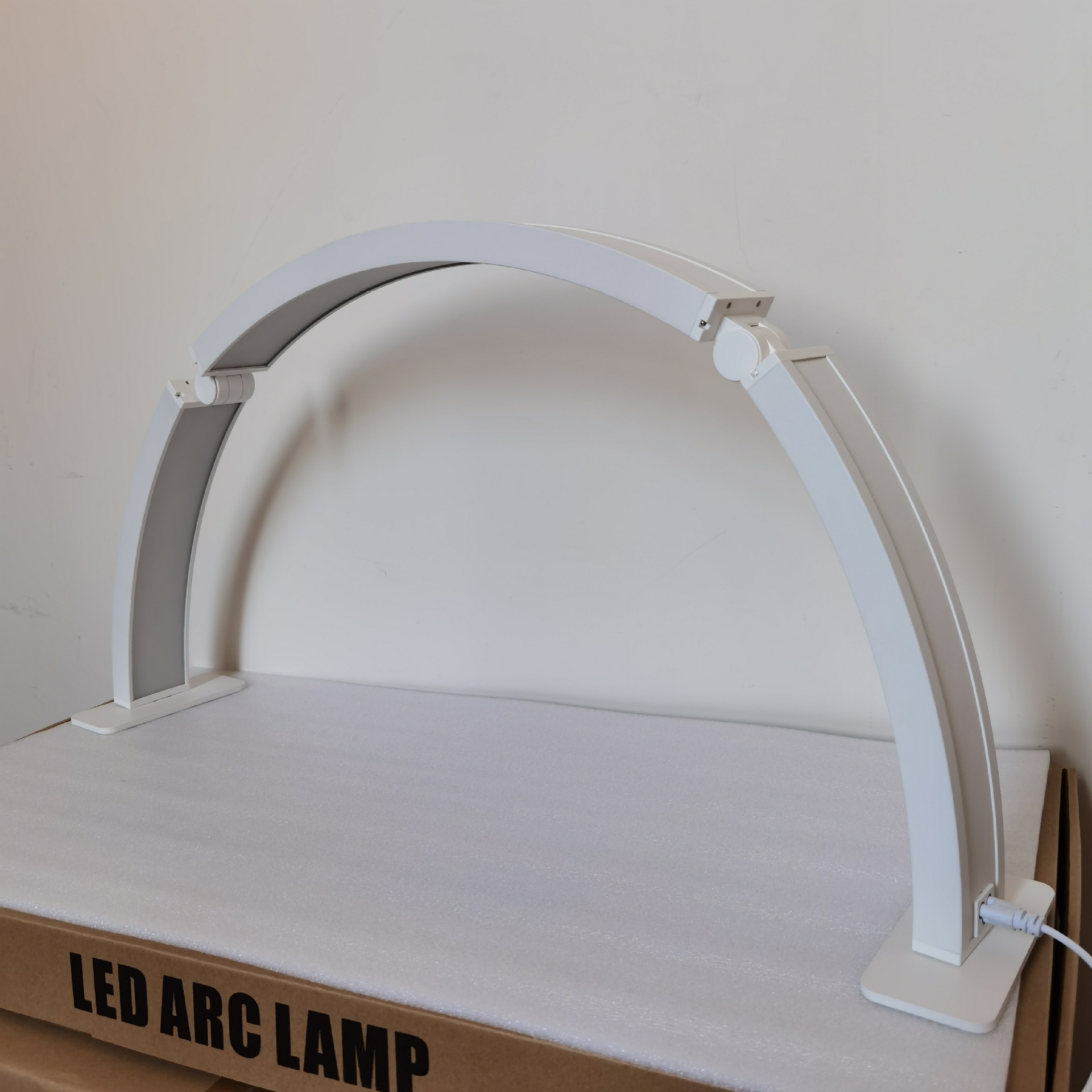 折叠美甲台灯 亚马逊美睫弧形便携式补光折叠u型 折叠桌面半月灯详情5