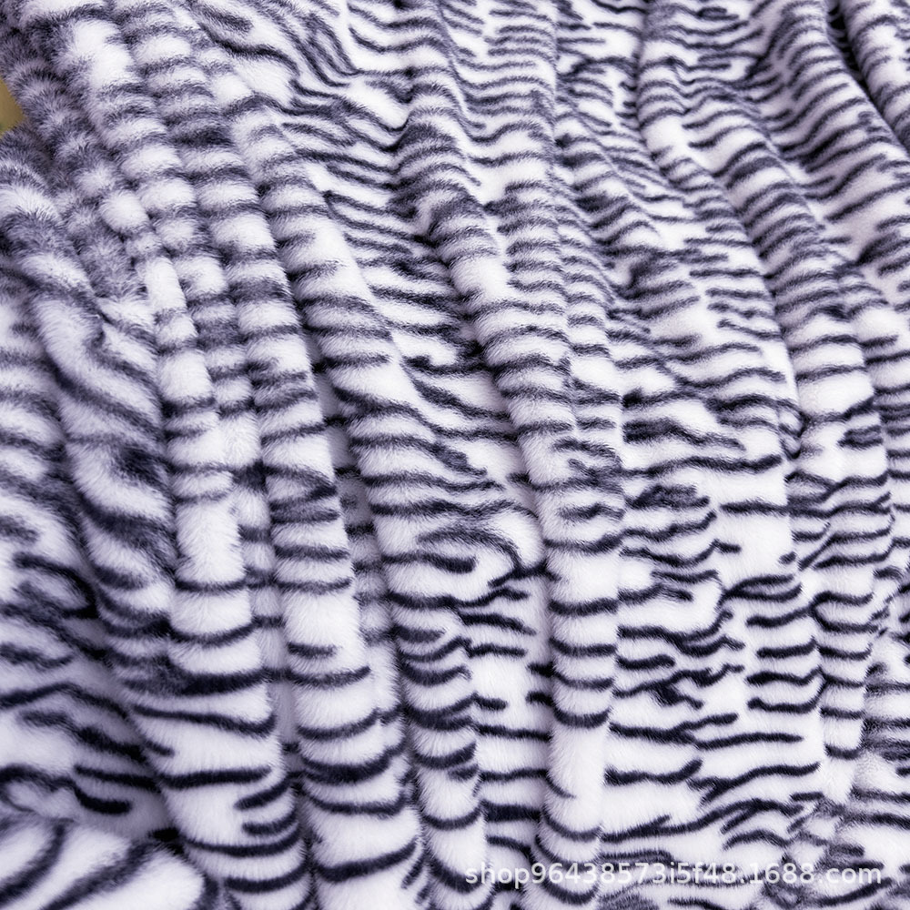 500克欧貂印花高低毛毛绒布彩色点点玩具箱包沙发抱枕宠物窝面料详情11