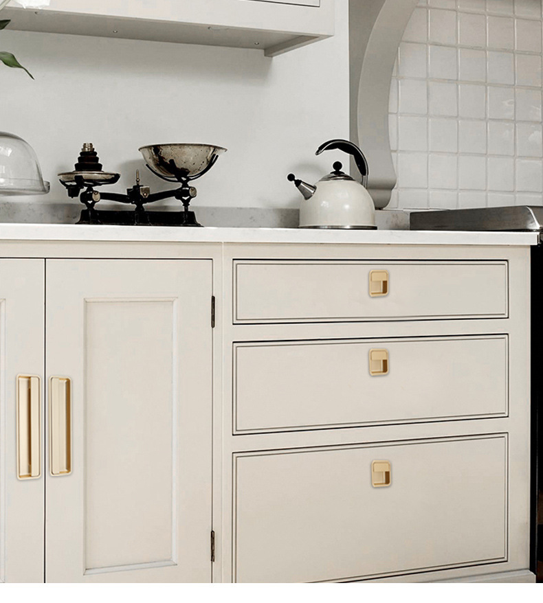 The black invisible handle of the tatami is embedded with the drawer handles of the cabinets and wardrobes. The sliding door is equipped with a golden concealed embedded handle pic 31