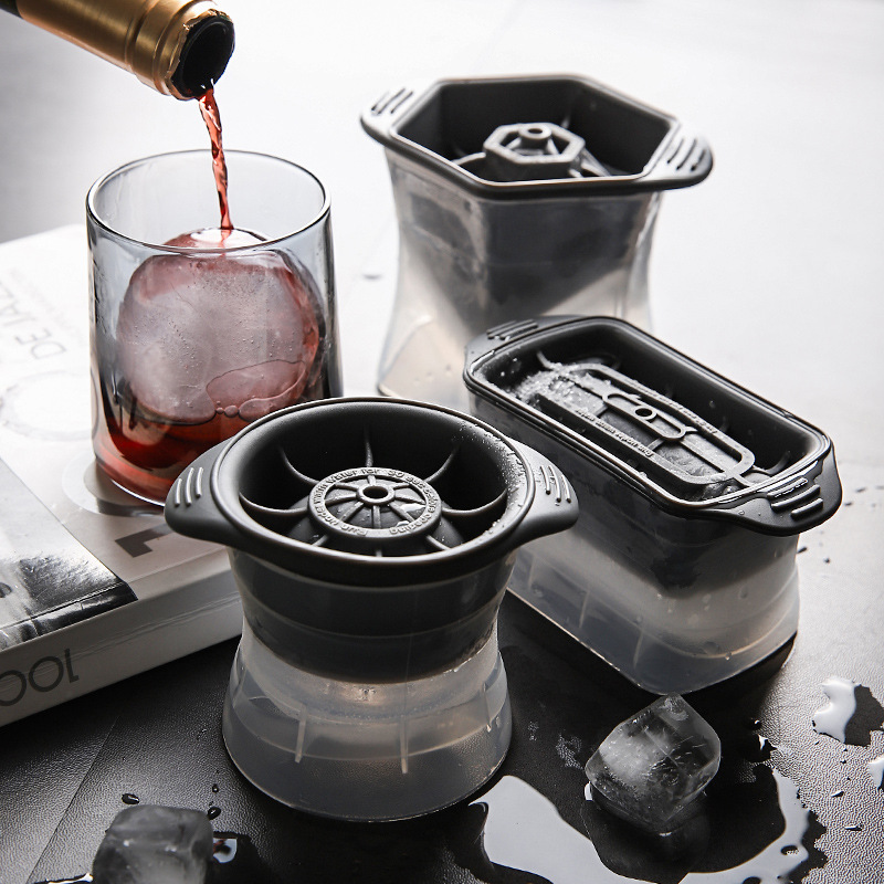 A variety of must-have whisky ice hockey trays for bars and KTVS, including round, rhombus and cylindrical trays, are in stock pic 10