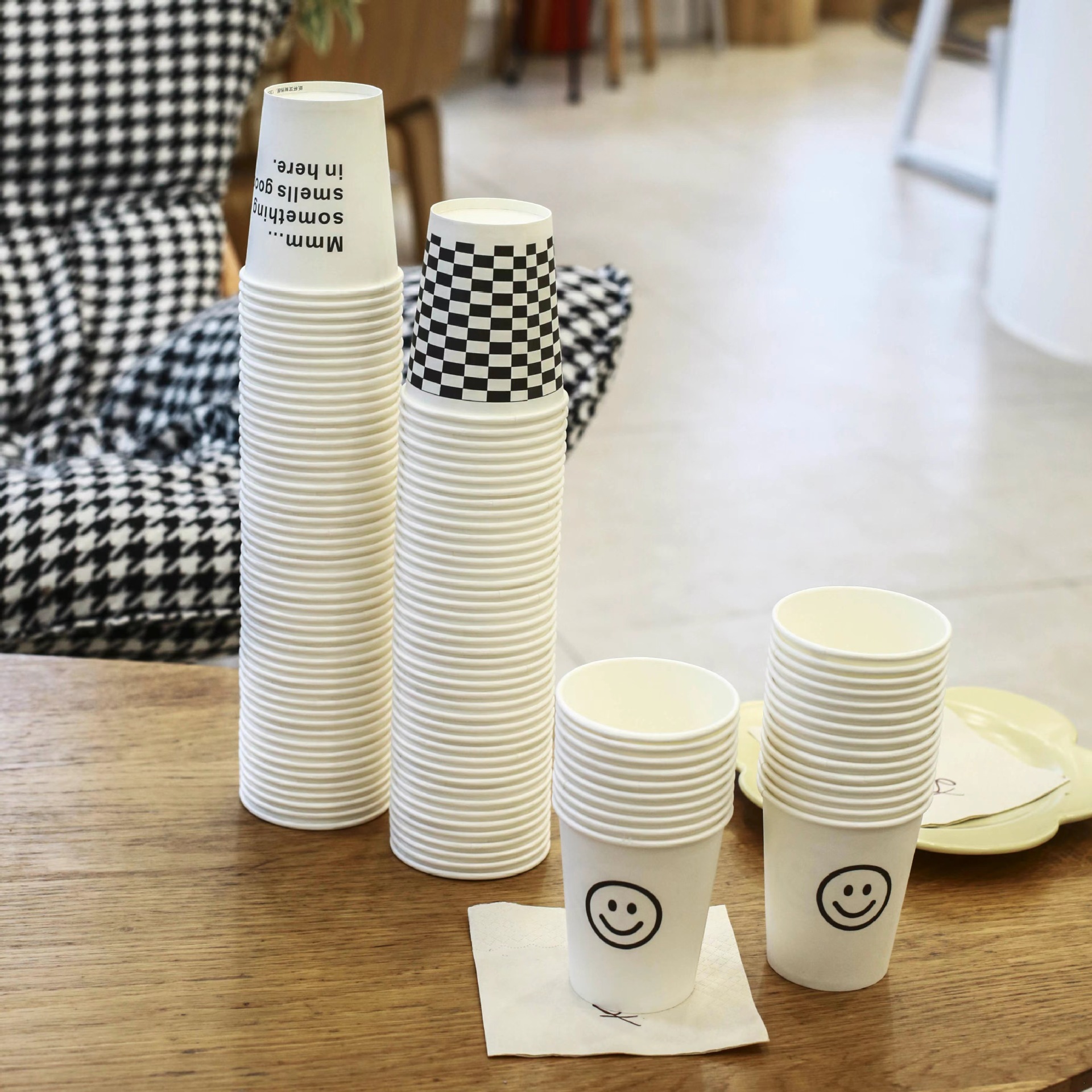 Ins-style paper cups, simple smiling face grid disposable cups, thickened household water cups, office coffee cups, tea cups pic 12