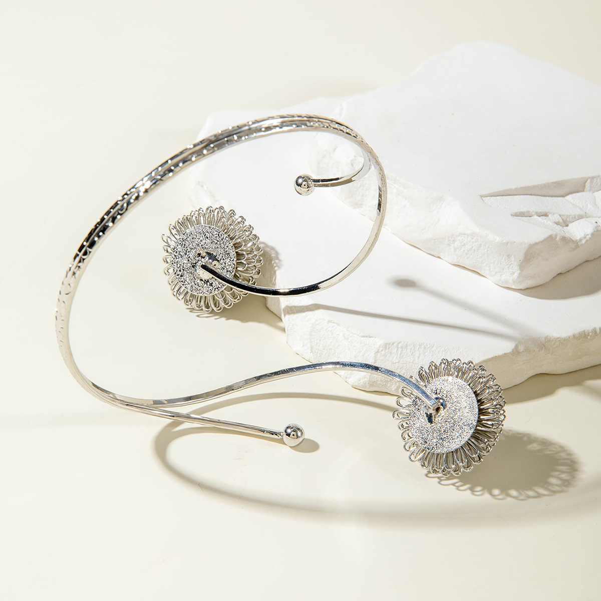 亚马逊跨境个性冷淡风海星手臂镯线条计感蝴蝶环形开口臂镯女详情59