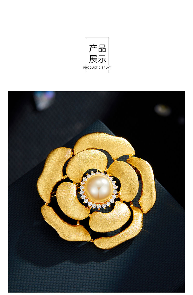 原创设计轻奢拉丝金色山茶花胸针铜合金真金电镀镶锆立体镂空别针详情13