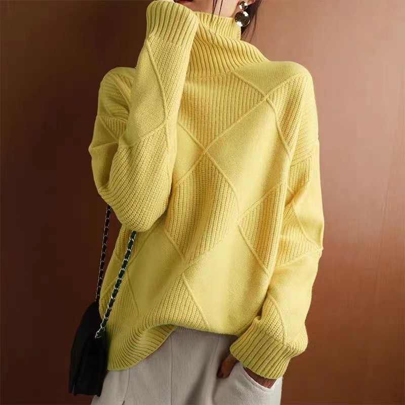 A simple diamond-shaped high-neck sweater for women in the new autumn and winter of 2024. It is thick and loose, worn over a woolen knitted top and paired with a base layer pic 1