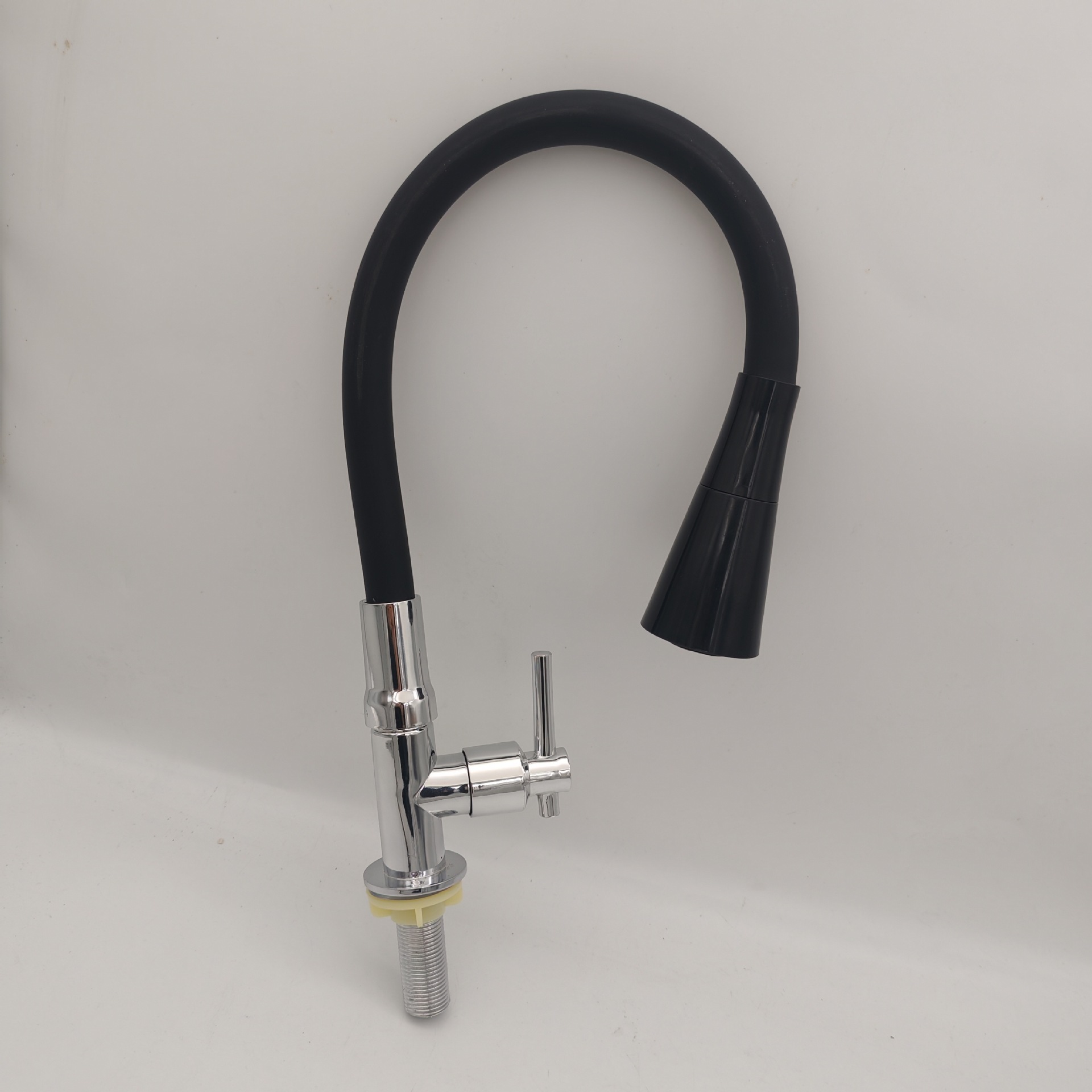 出口东南亚跨境款 ABS塑料立式彩管万向龙头 厨房单冷菜盆龙头详情5