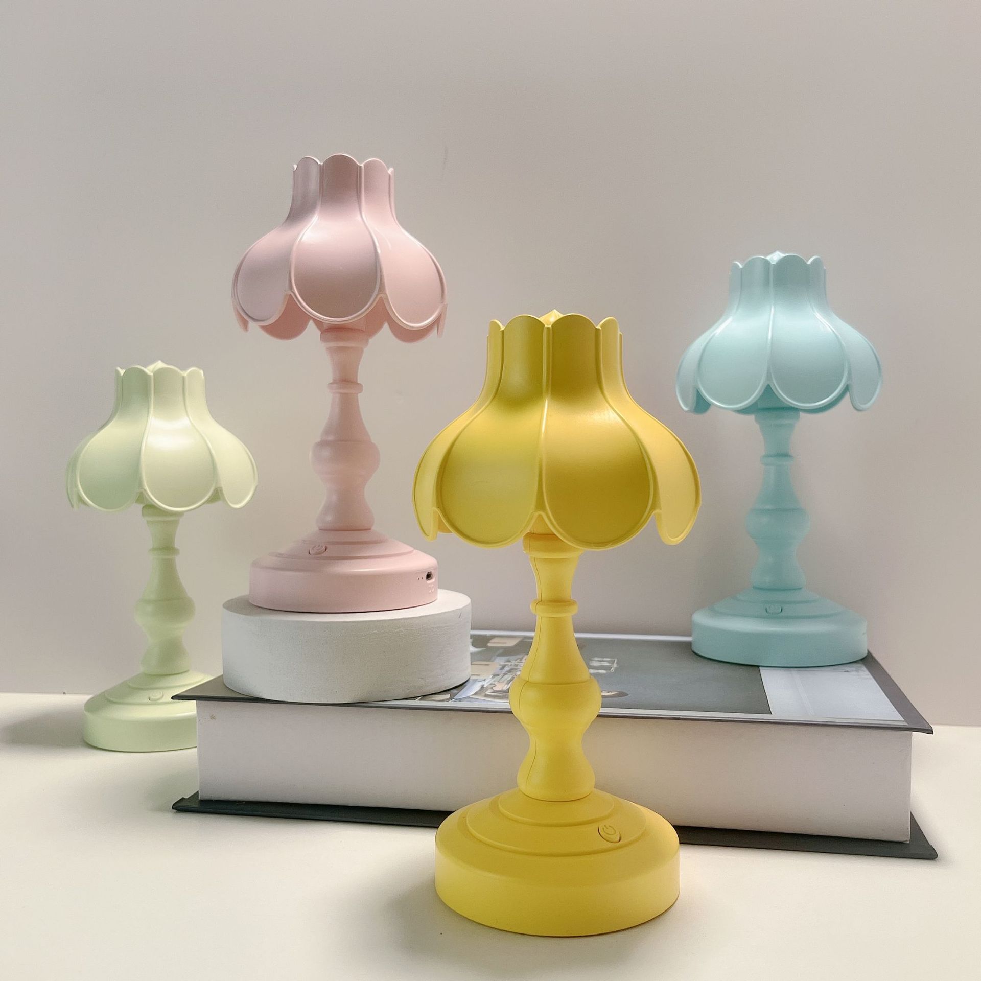 Retro atmosphere light, DIY handmade table lamp, lotus leaf night light, cute and girlish bedroom lighting, Nordic style, eye-protecting pic 7
