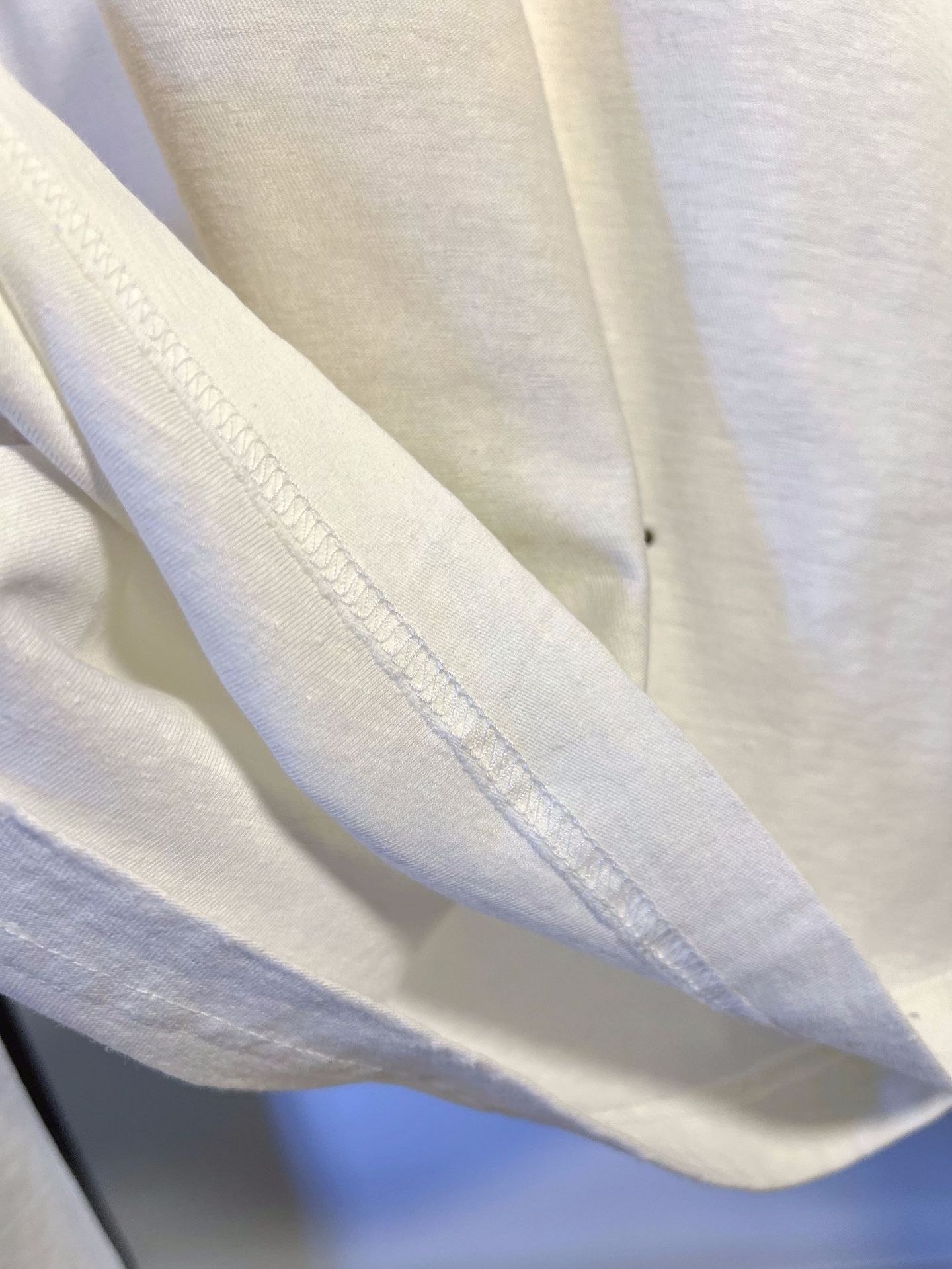 A new white long-sleeved T-shirt for women in early spring, 1996, with aged letters, faded spray painting and rhinestones pic 6