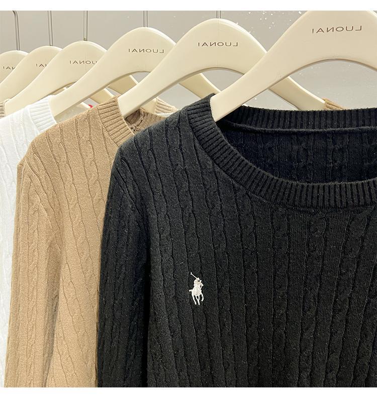 A loose embroidered knitted base layer for women can be paired with a new autumn and winter stylish long-sleeved white sweater with a twist pattern pic 31