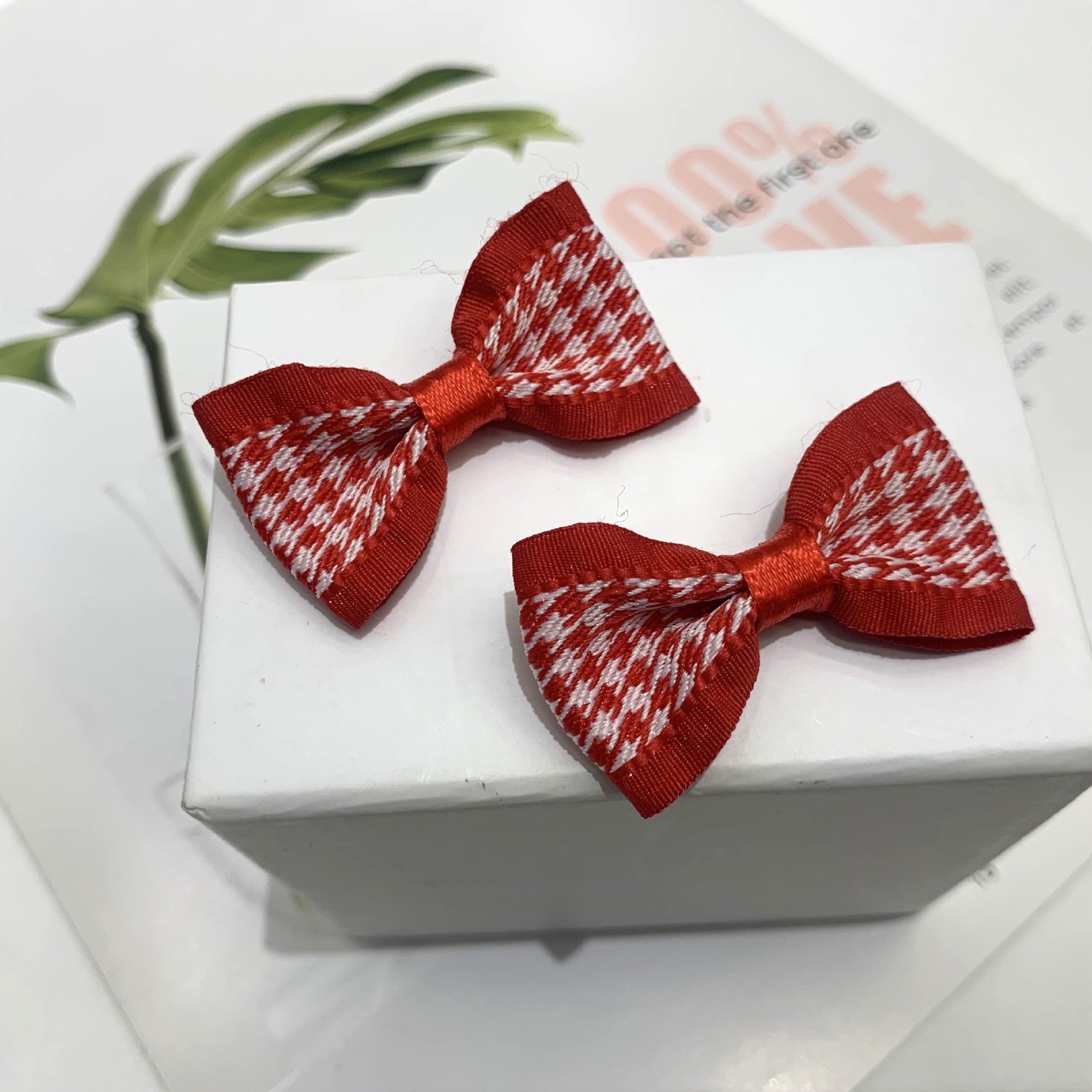 新春款儿童春节喜庆千鸟格天鹅绒织带蝴蝶结毛绒发夹头绳配饰 精美耐用时尚可爱详情5