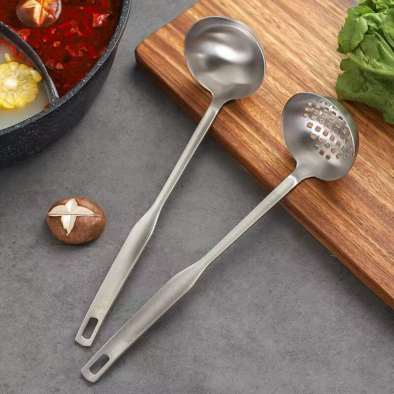 Factory direct sales of thickened 304 stainless steel hot pot spoons, soup shell spoons, strainers, kitchen utensils and household spoons pic 24