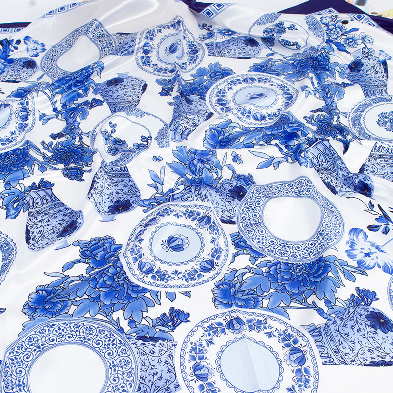 国潮90cm大方巾女士围巾 中国风青花瓷印花头巾缎面披肩色丁围巾批发详情6